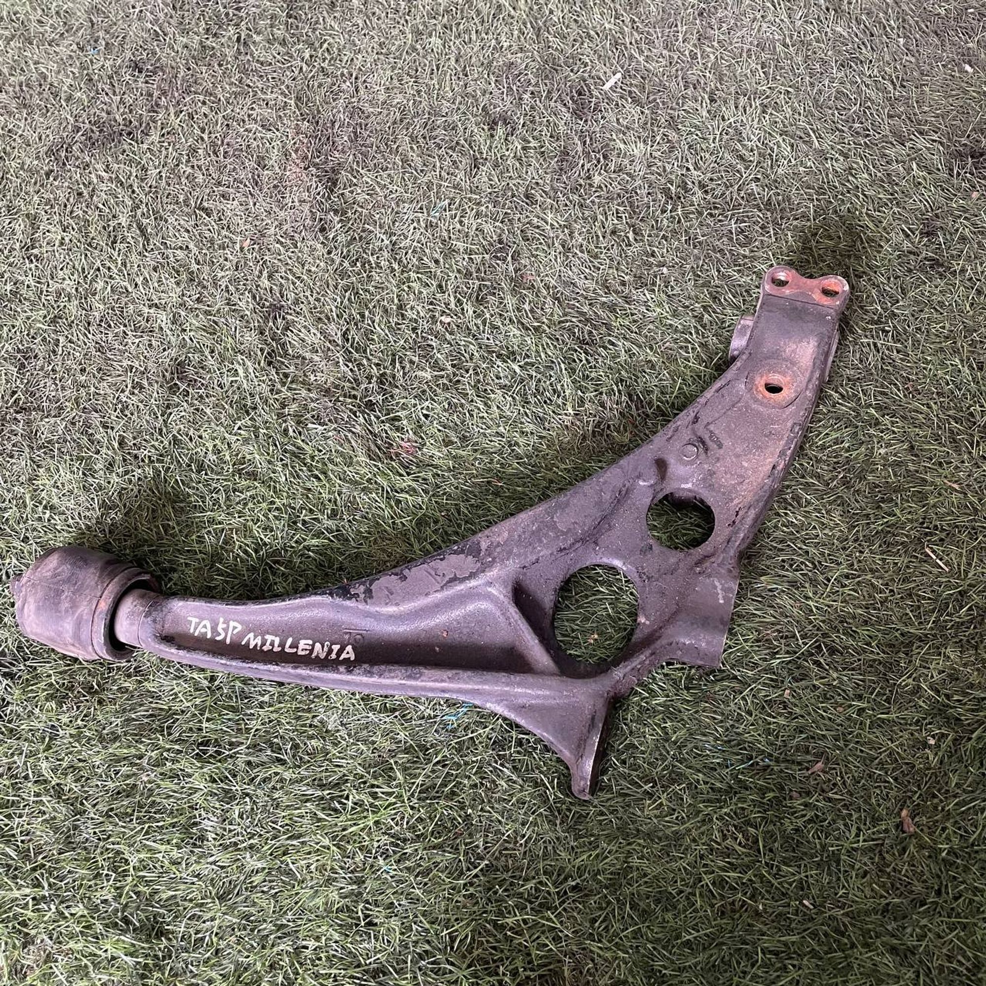 404 Рычаг передний правый нижний MAZDA MILLENIA TAFP, 1 рублей, Невинномысск