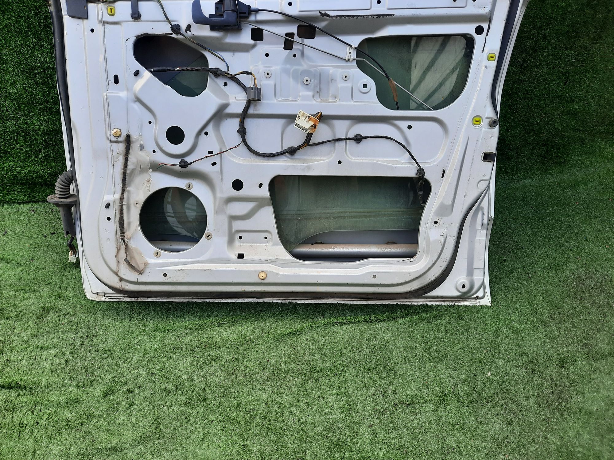 858 дверь на MITSUBISHI DINGO CQ2A, 12000 рублей, Невинномысск