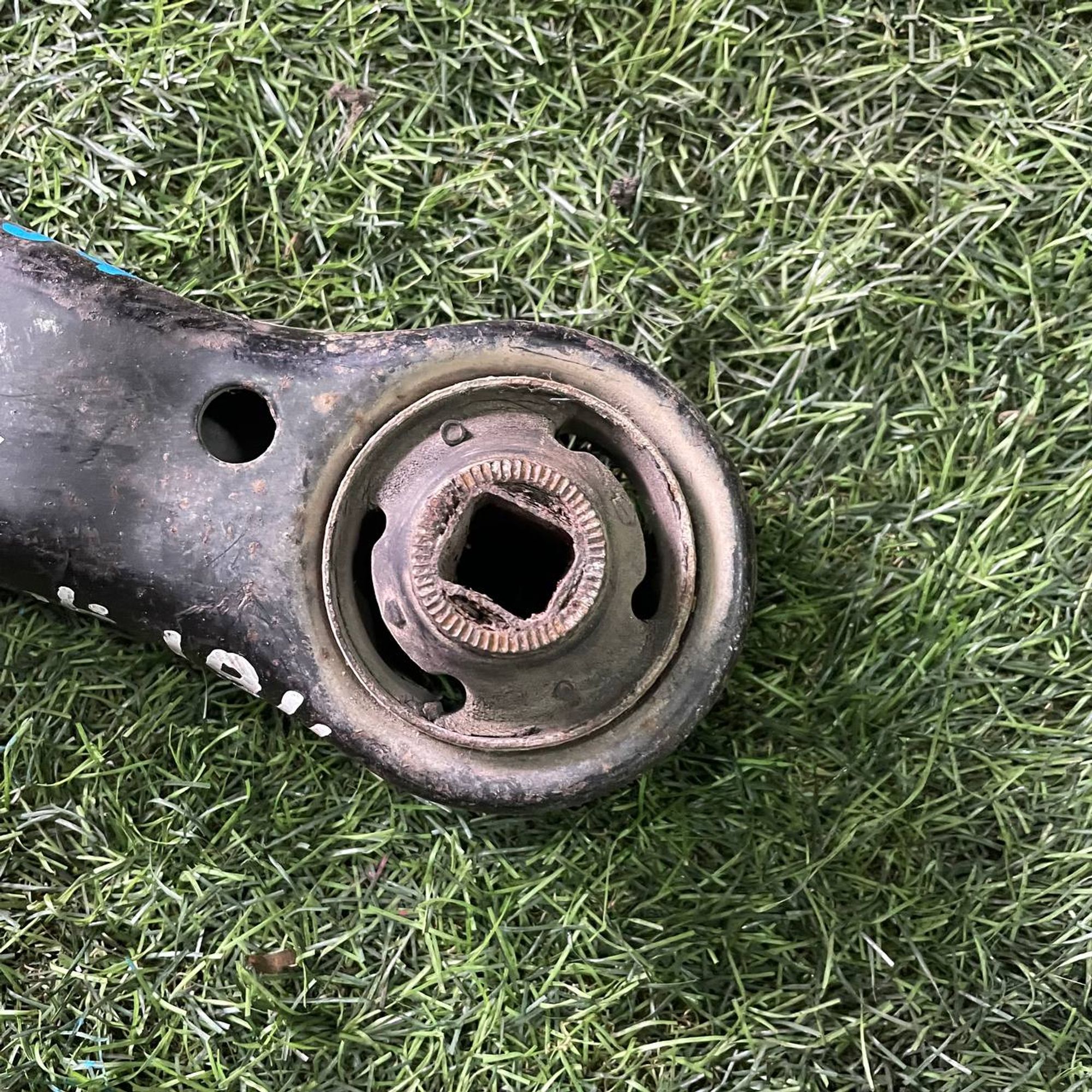 194 Рычаг передний левый нижний TOYOTA AVENSIS T220, 1 рублей, Невинномысск