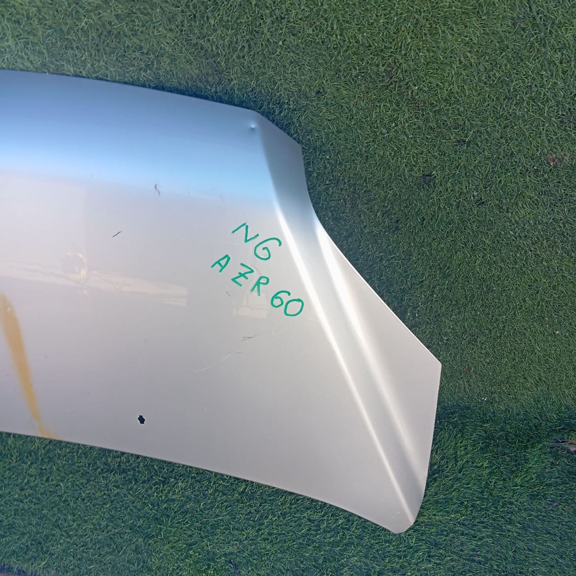 6 капот на TOYOTA VOXY AZR60, 12500 рублей, Невинномысск