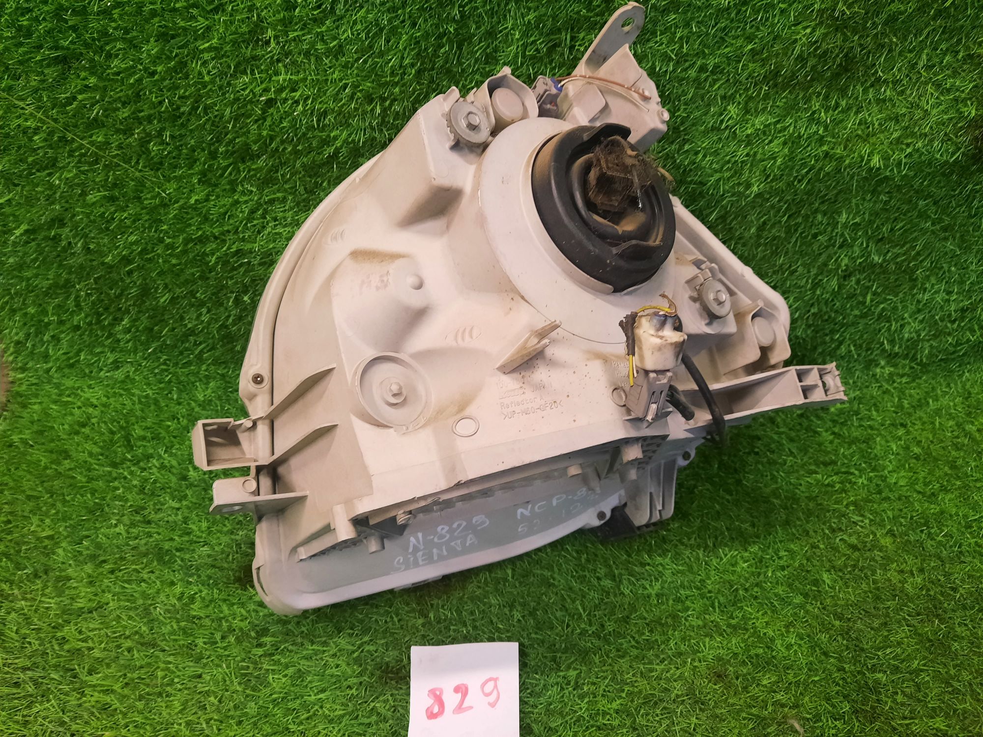 829 Фара противотум-я правая Toyota Sienta NCP81, 4000 рублей, Невинномысск