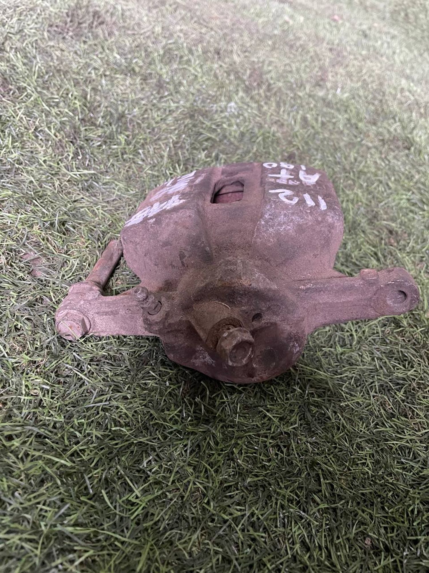 112 Суппорт тормозной передний левый Toyota AT190, 3000 рублей, Невинномысск