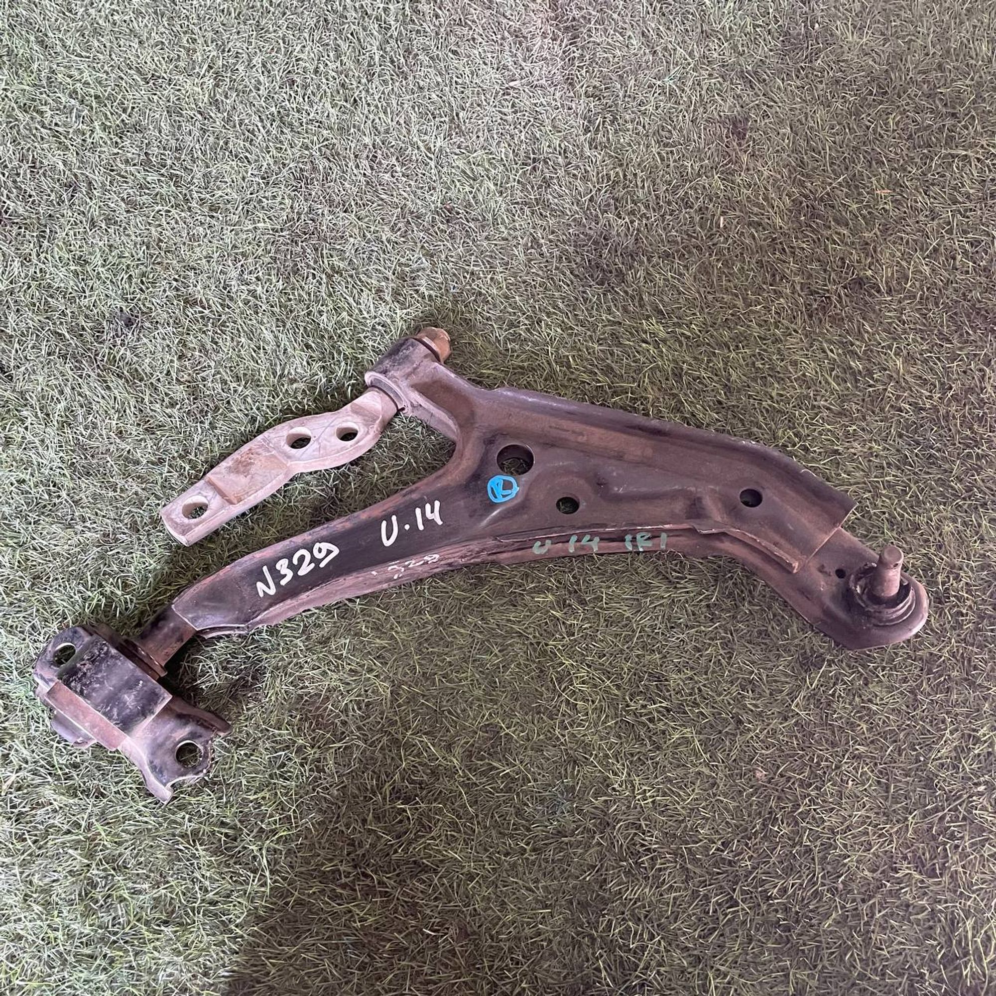 329 Рычаг передний правый нижний NISSAN BLUEBIRD U14, 3500 рублей, Невинномысск