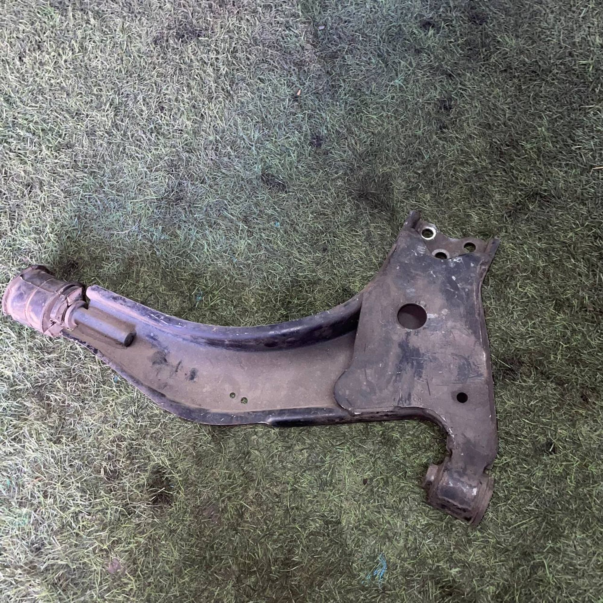 312 Рычаг передний левый нижний NISSAN LARGO W30, 2500 рублей, Невинномысск