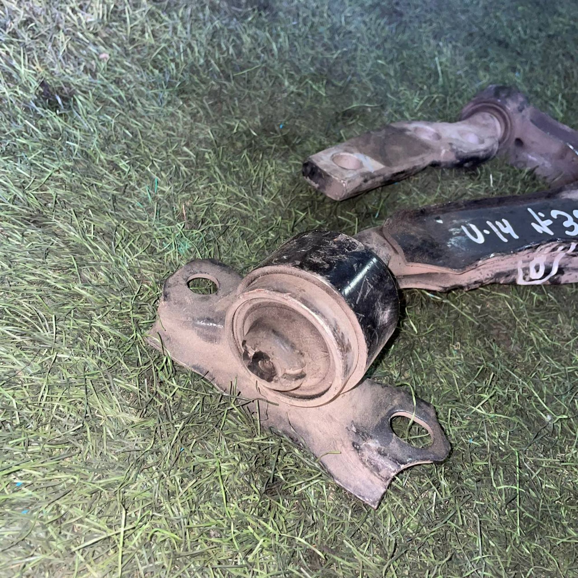 327 Рычаг передний правый нижний NISSAN BLUEBIRD U14, 3500 рублей, Невинномысск