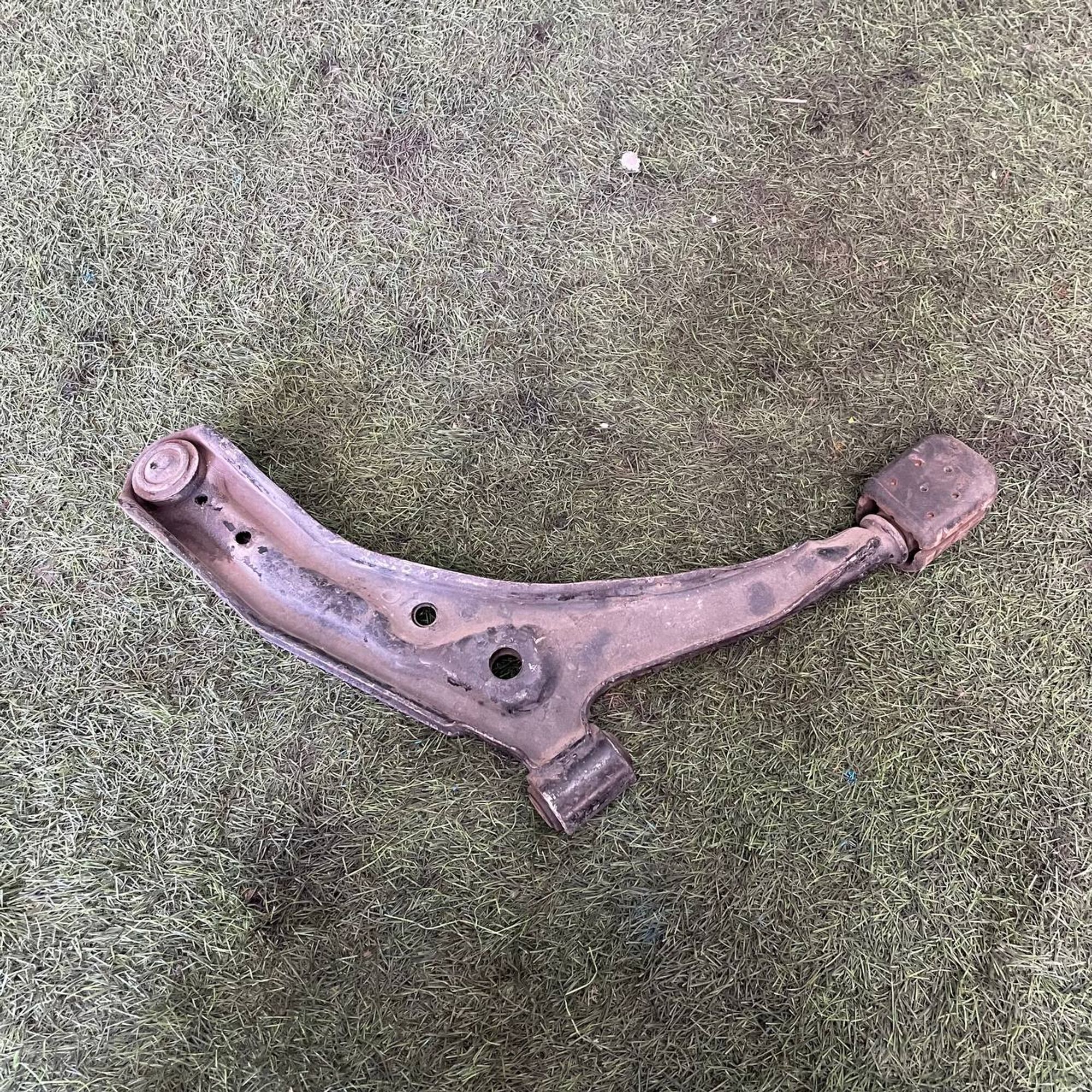 240 Рычаг передний левый нижний NISSAN SUNNY Y10, 3500 рублей, Невинномысск