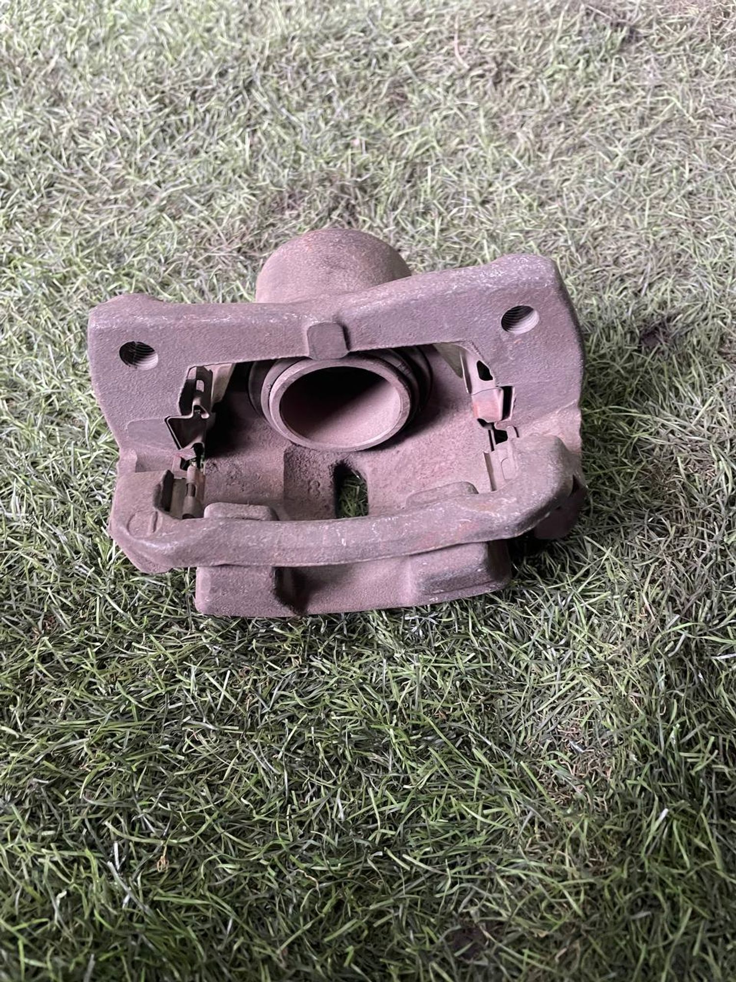 245 Суппорт тормозной передний левый TOYOTA IST NCP60, 3000 рублей, Невинномысск