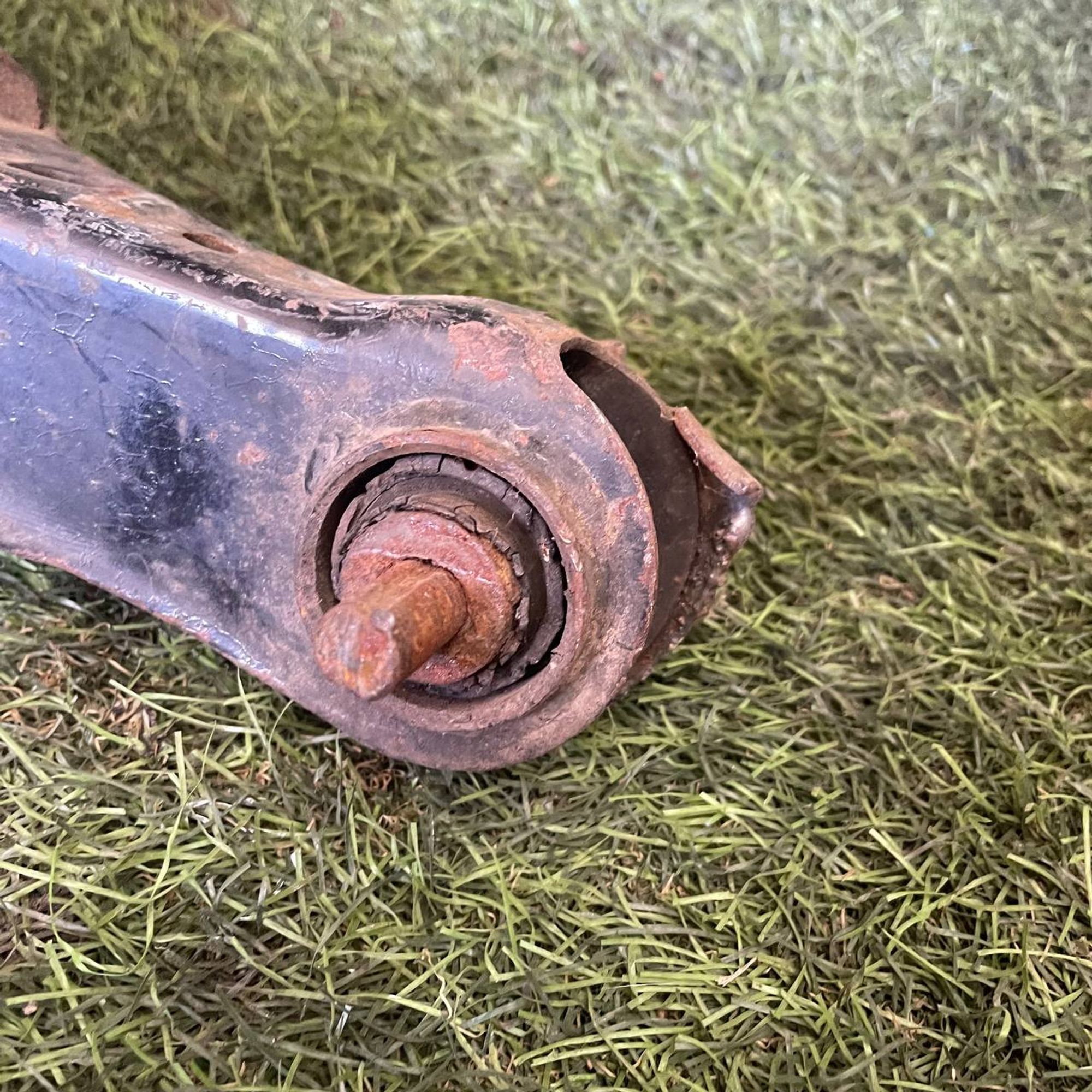 26 Рычаг задний поперечный нижний Mazda Atenza GG3S, 3000 рублей, Невинномысск