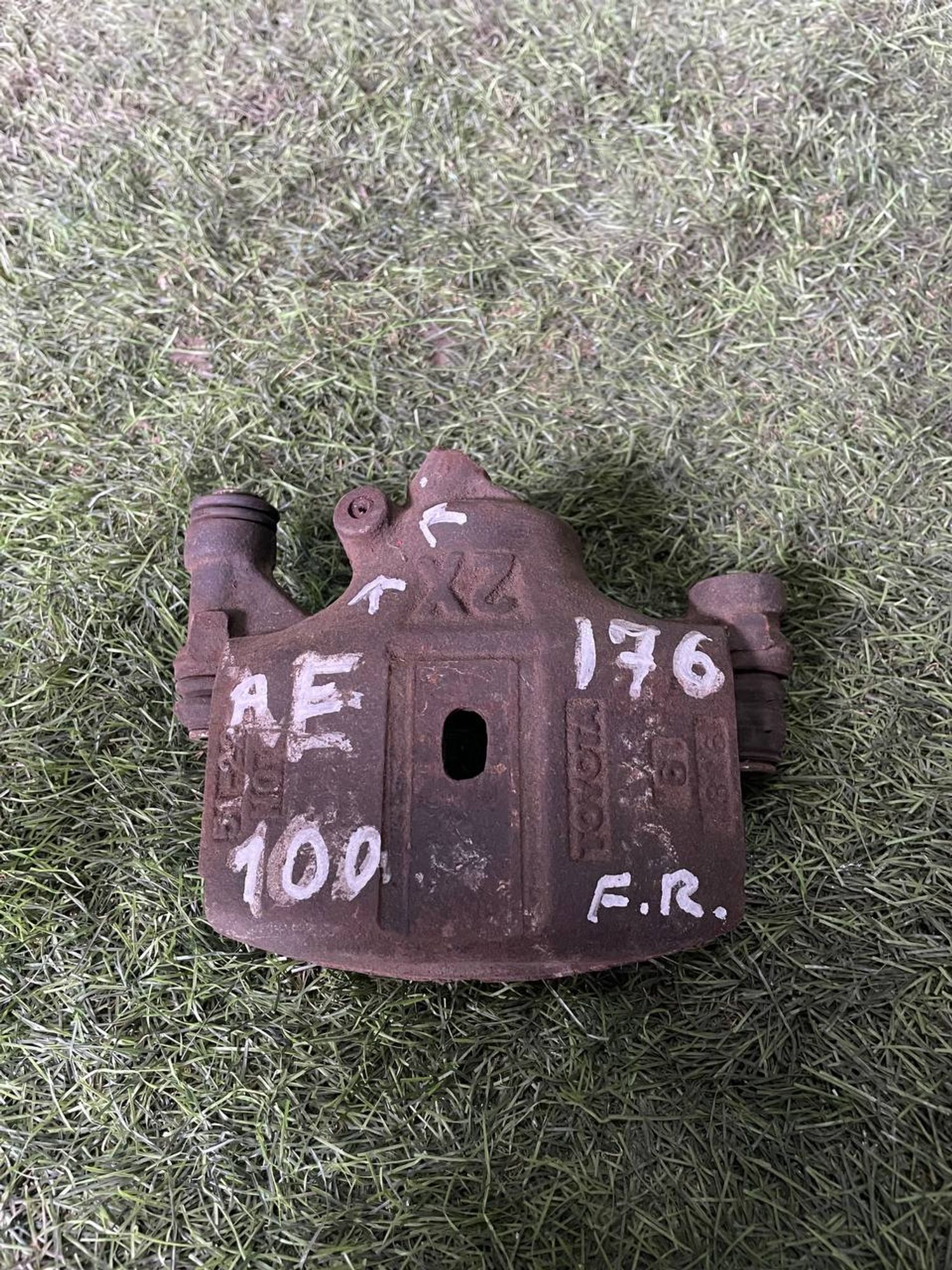 176 Суппорт тормозной передний правый TOYOTA COROLLA AE100, 3000 рублей, Невинномысск