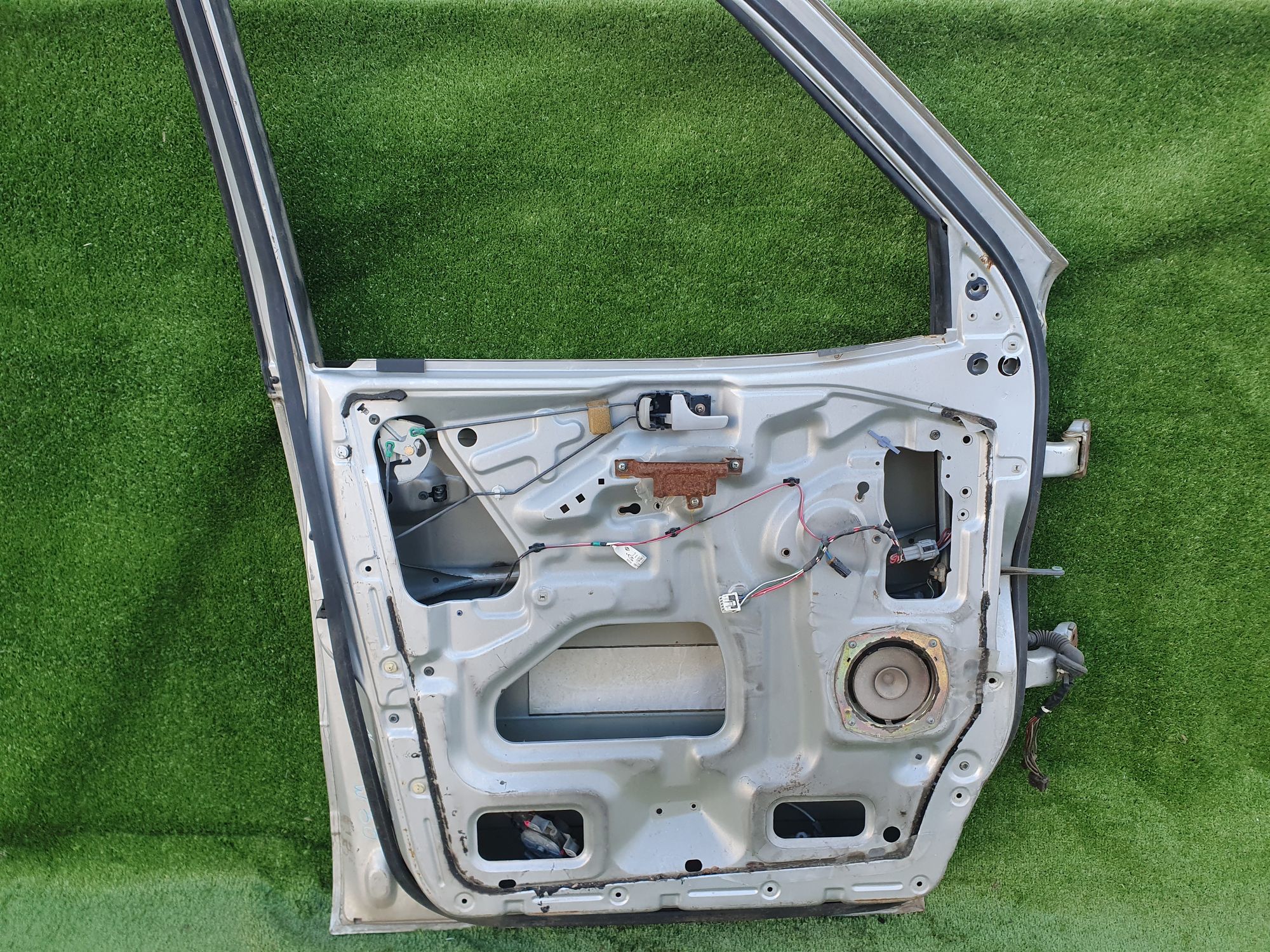 1440 дверь на NISSAN LARGO W30, 9000 рублей, Невинномысск