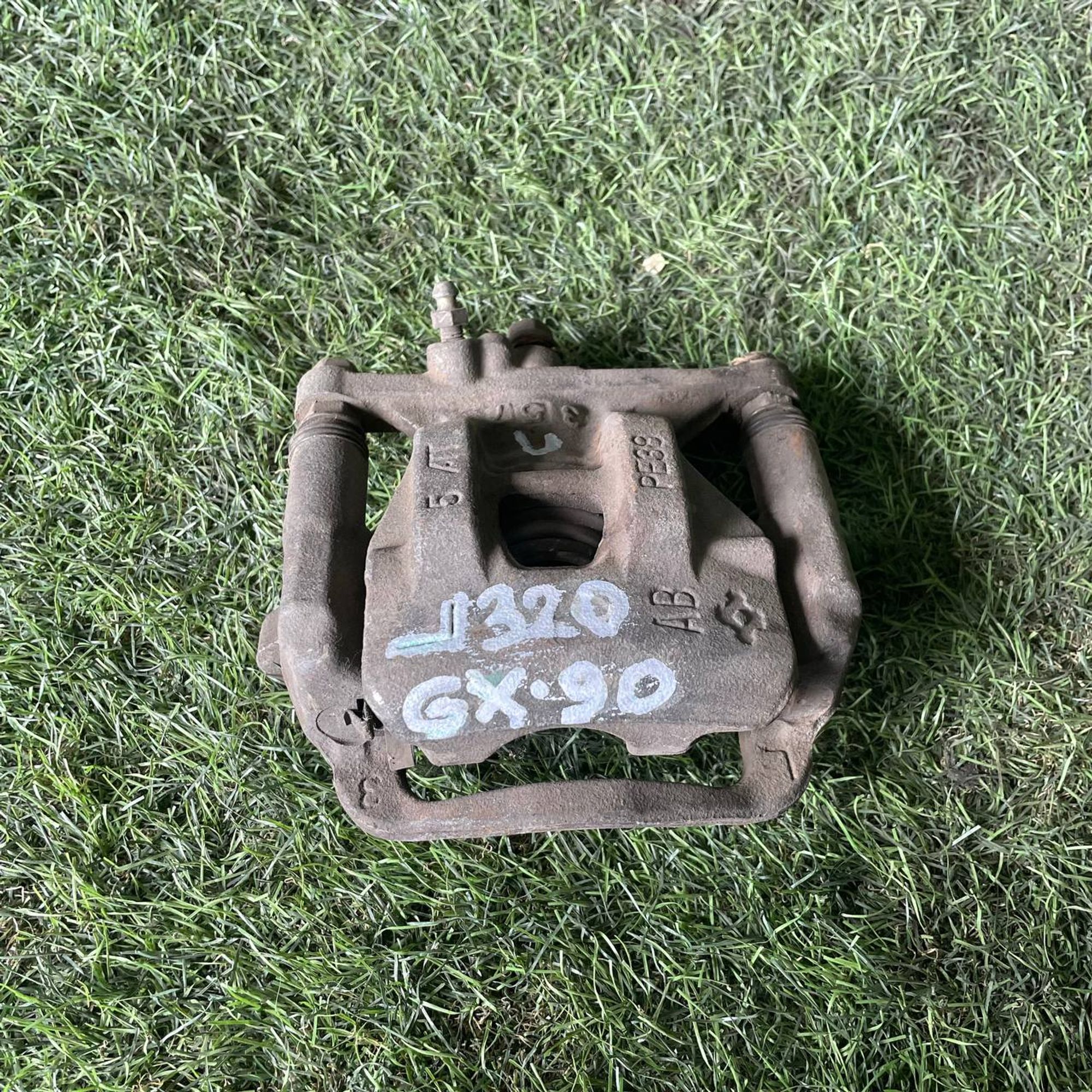 320 Суппорт тормозной передний левый TOYOTA MARK II GX90, 3000 рублей, Невинномысск