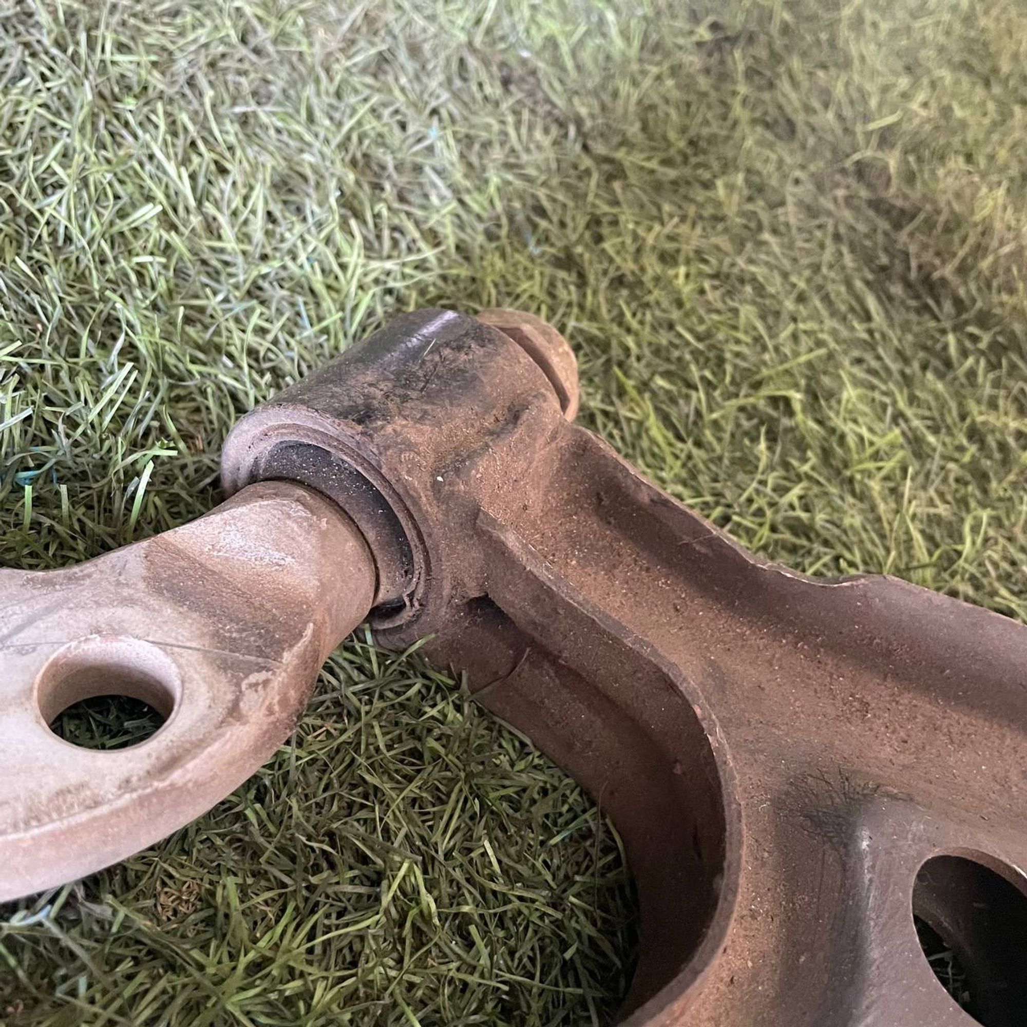 329 Рычаг передний правый нижний NISSAN BLUEBIRD U14, 3500 рублей, Невинномысск