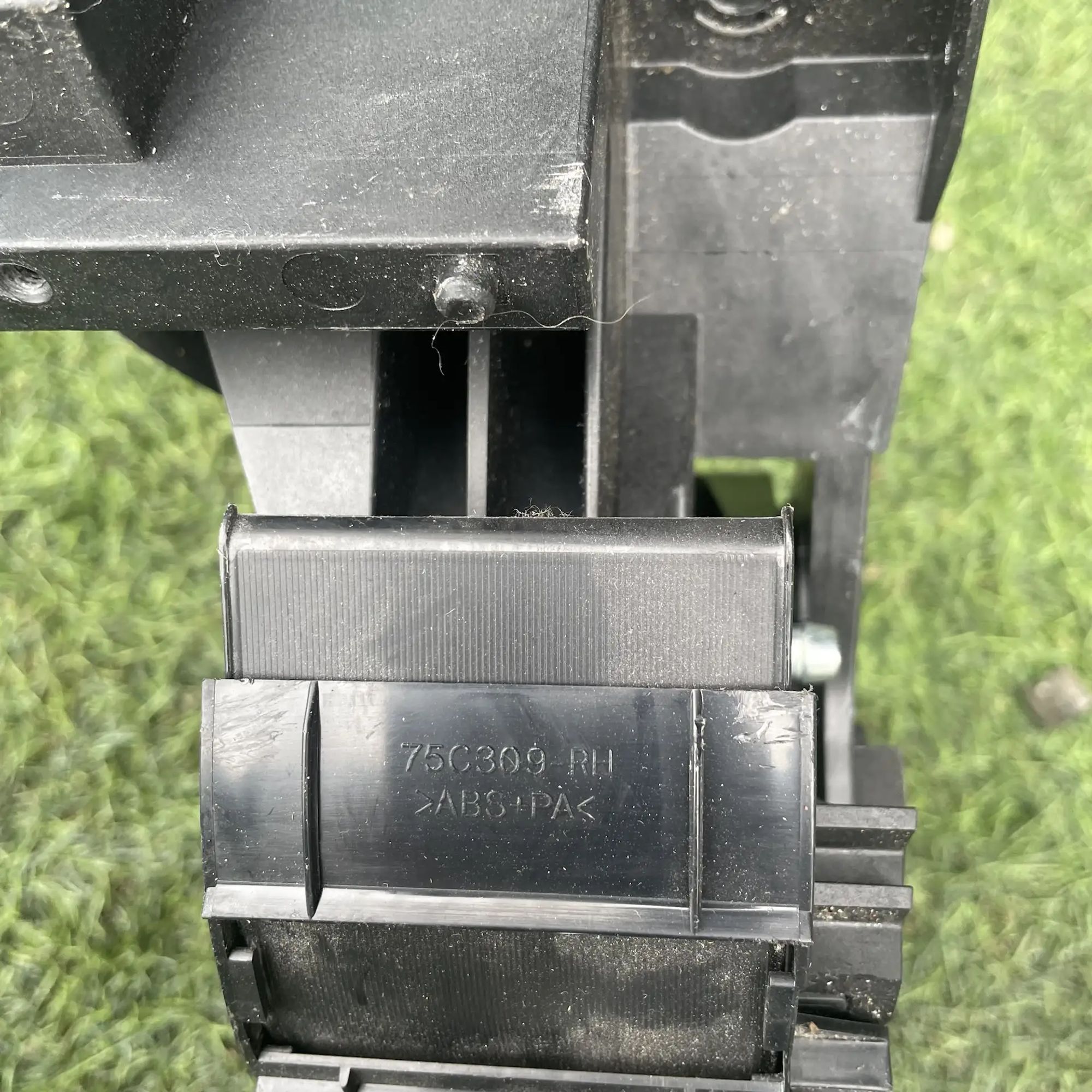 https://ycs.partsauto.market/partsauto-images/thmbs/userImages/772e461030aea93f4dbb6447c0f924d3/part/e331c660-ab68-470b-b51c-1ee71a50aa63_1778926753216.jpg
