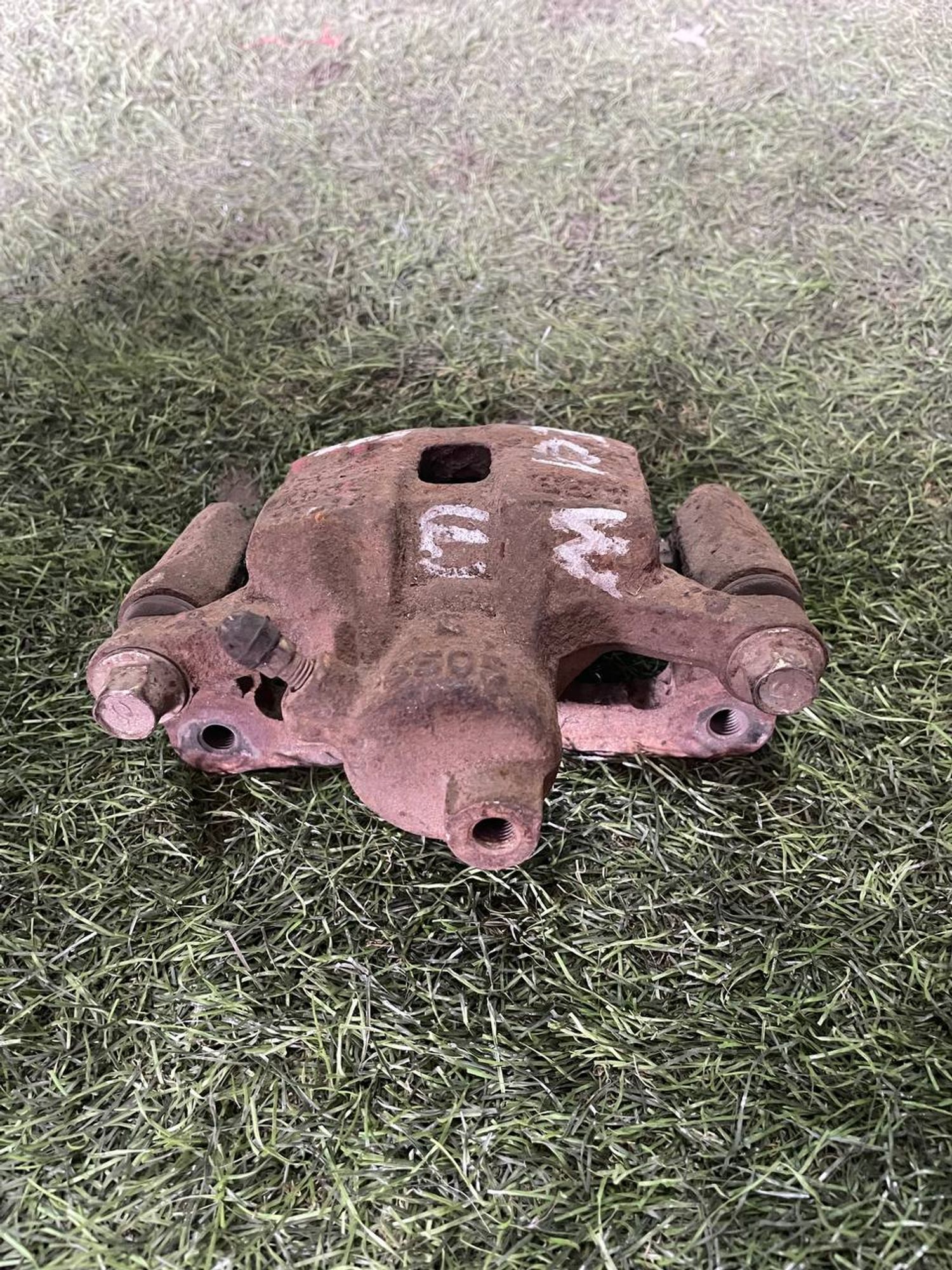 572 Суппорт тормозной передний левый EC1W, 3000 рублей, Невинномысск