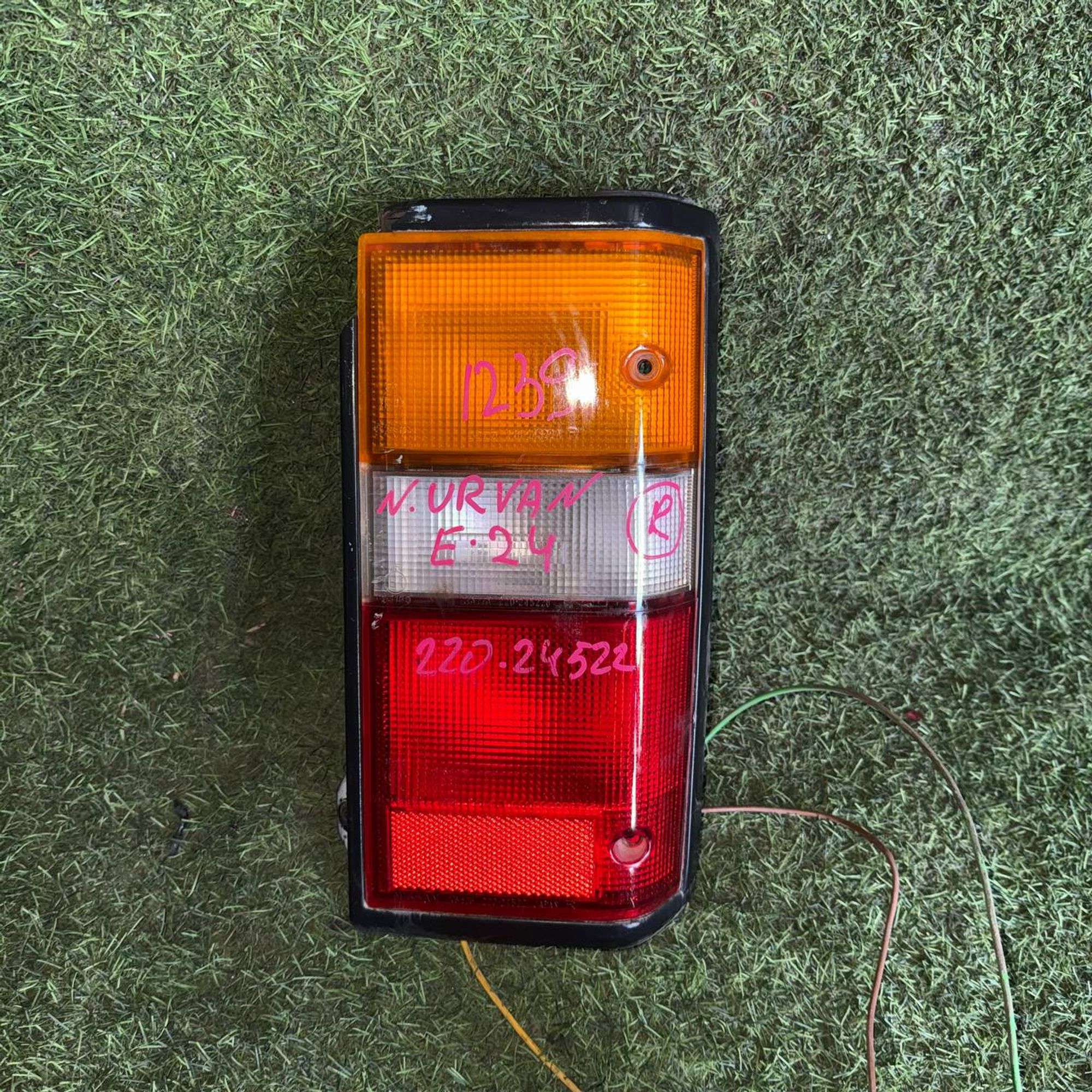 1239 Фонарь задний правый NISSAN URVAN E24, 2500 рублей, Невинномысск