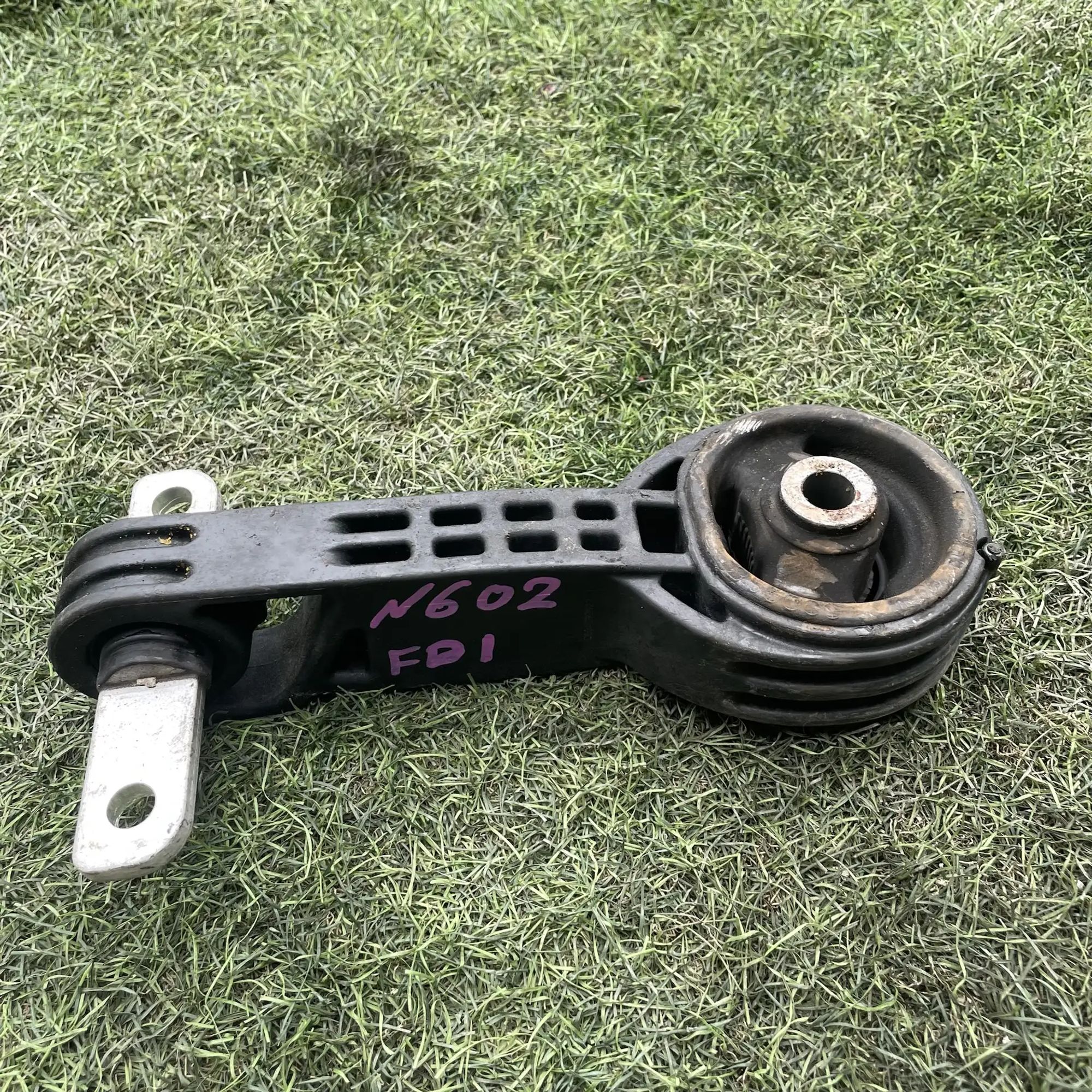 https://ycs.partsauto.market/partsauto-images/thmbs/userImages/772e461030aea93f4dbb6447c0f924d3/part/ec6789c6-5b04-458a-8a7f-a5ef6cca819b_1779194412303.jpg