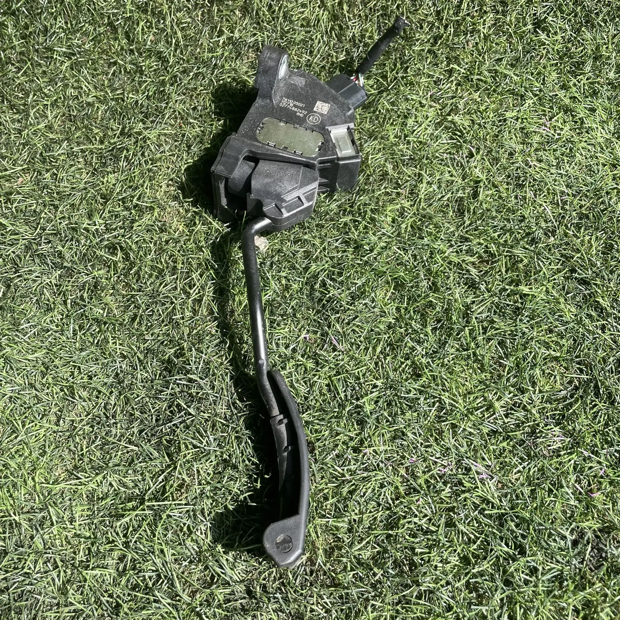 https://ycs.partsauto.market/partsauto-images/thmbs/userImages/772e461030aea93f4dbb6447c0f924d3/part/ec90573f-39a5-4aa5-90aa-bad39c0822b0_1776688203965.jpg