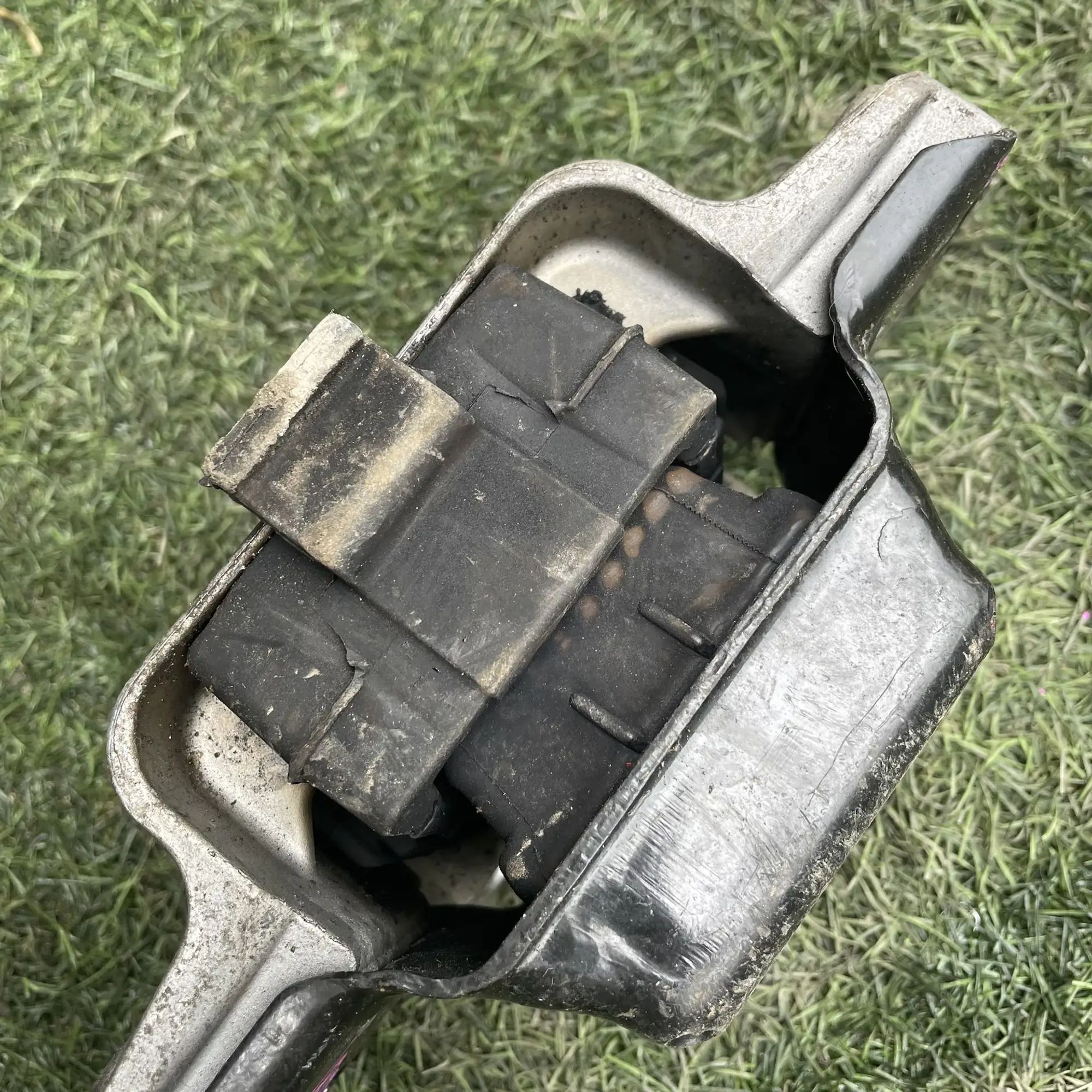 https://ycs.partsauto.market/partsauto-images/thmbs/userImages/772e461030aea93f4dbb6447c0f924d3/part/ecfae1c6-ee4d-4537-b76b-d8da5b6c2098_1779189052740.jpg