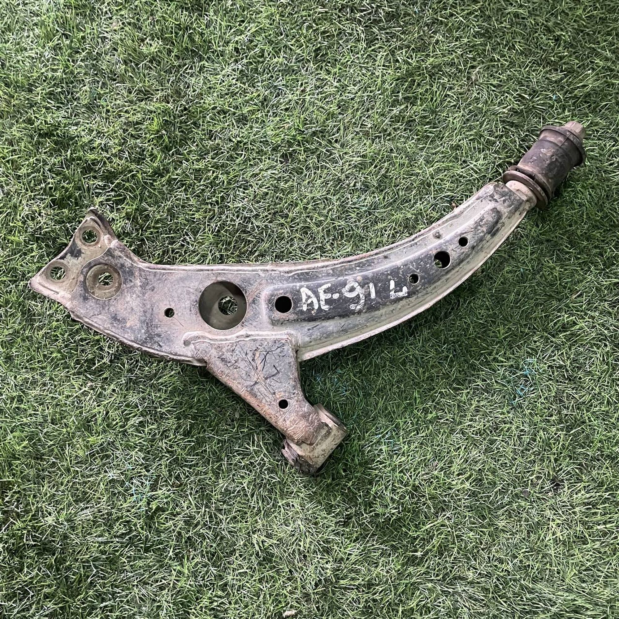 203 Рычаг передний левый нижний TOYOTA COROLLA AE91, 2500 рублей, Невинномысск