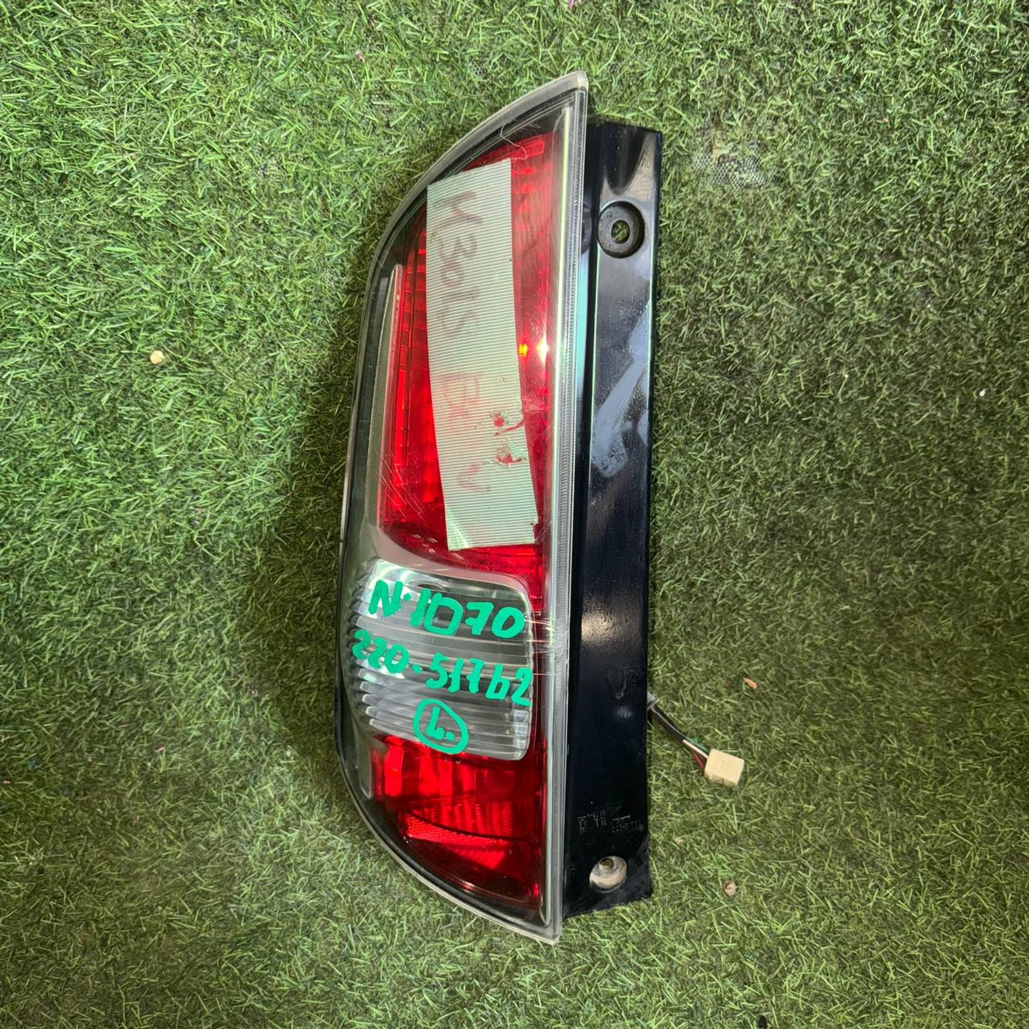 1070 Фонарь задний левый TOYOTA BOON M301S, 4000 рублей, Невинномысск