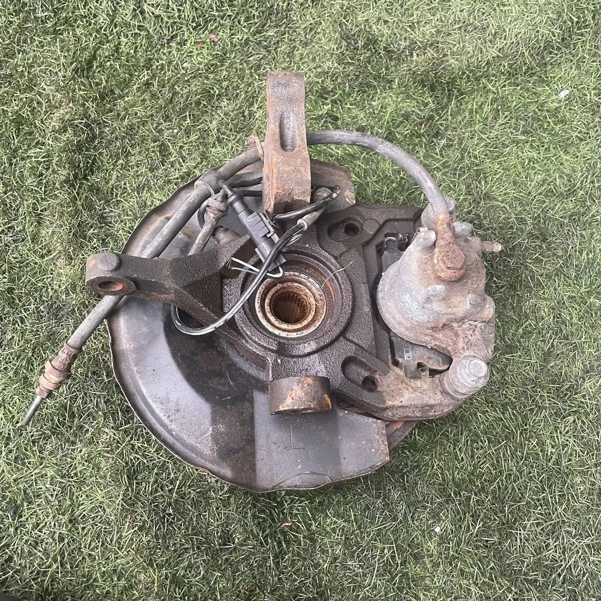 1389 Ступица передняя левая Mitsubishi Colt Z25A 4G19 1.3 2002, 6500 рублей, Невинномысск