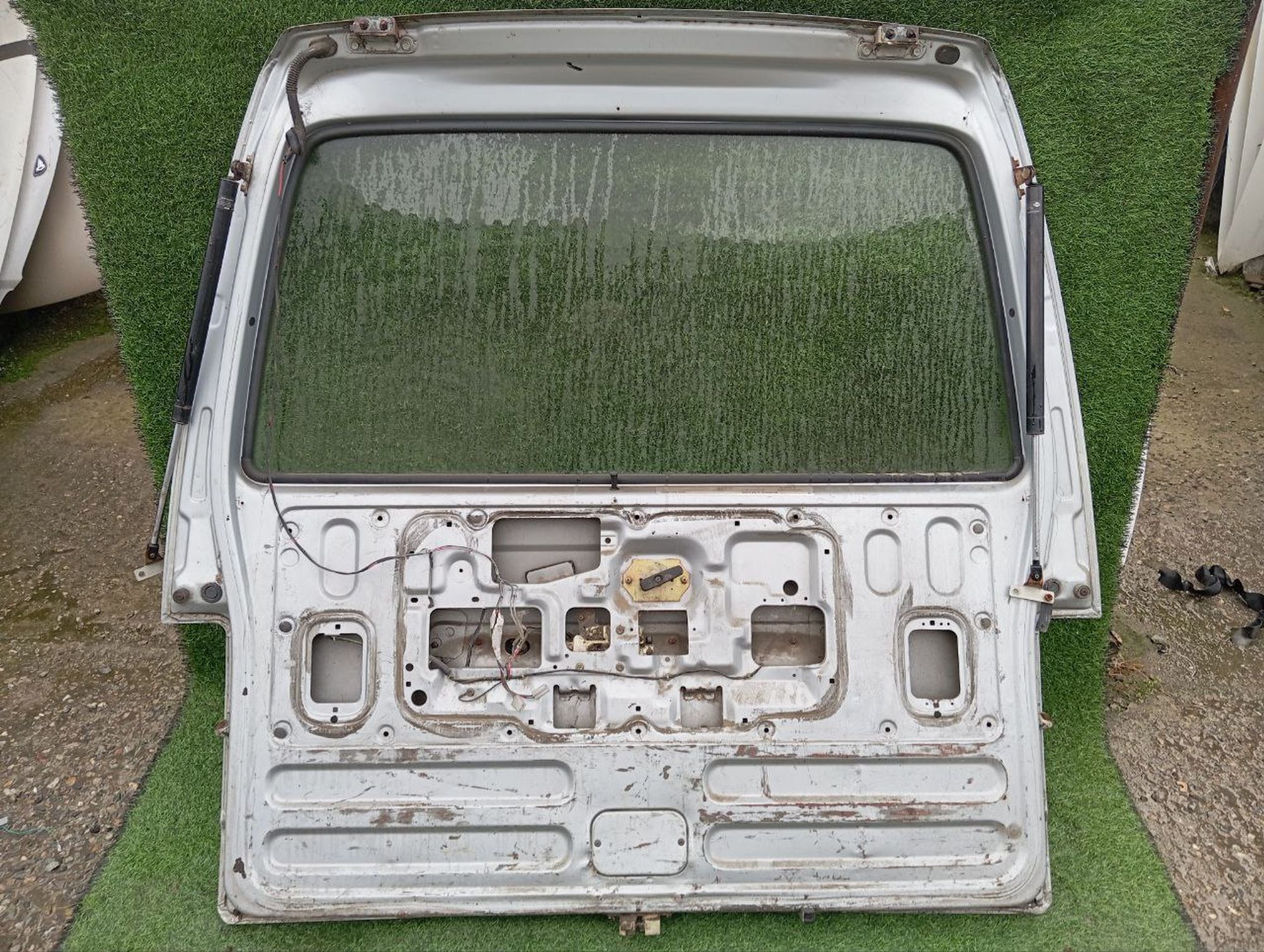 228 дверь багажника на NISSAN URVAN E24, 12500 рублей, Невинномысск