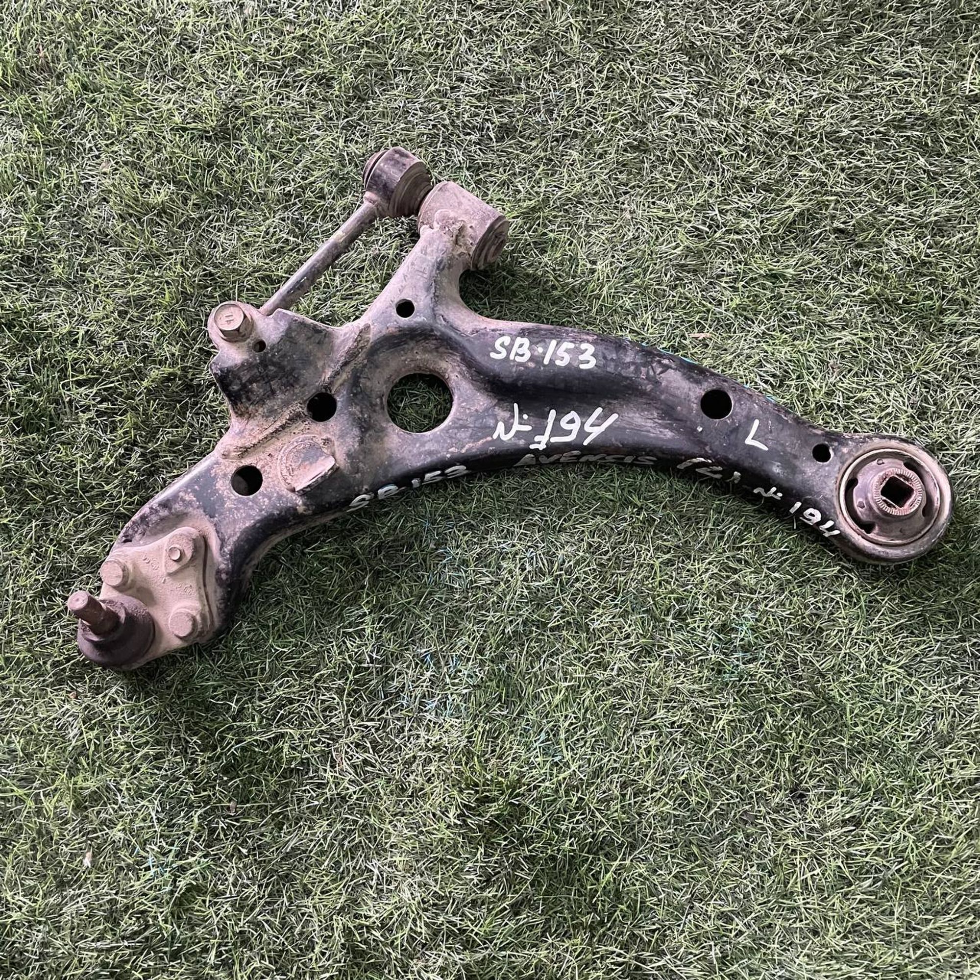 194 Рычаг передний левый нижний TOYOTA AVENSIS T220, 1 рублей, Невинномысск