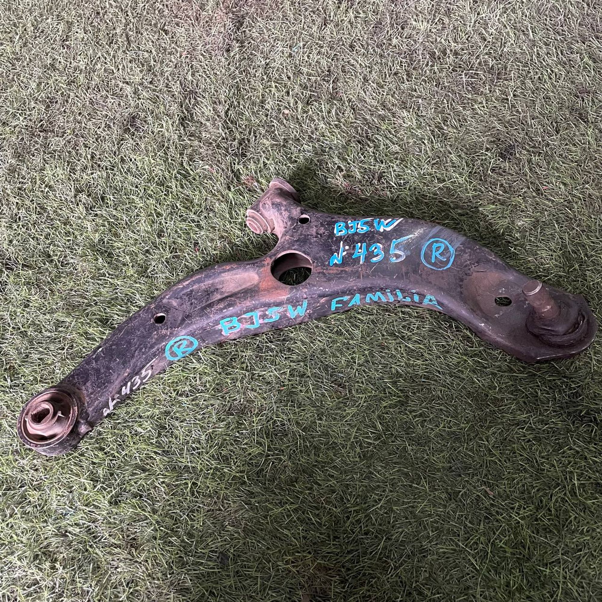 435 Рычаг передний правый нижний MAZDA Familia BJ5W, 4500 рублей, Невинномысск