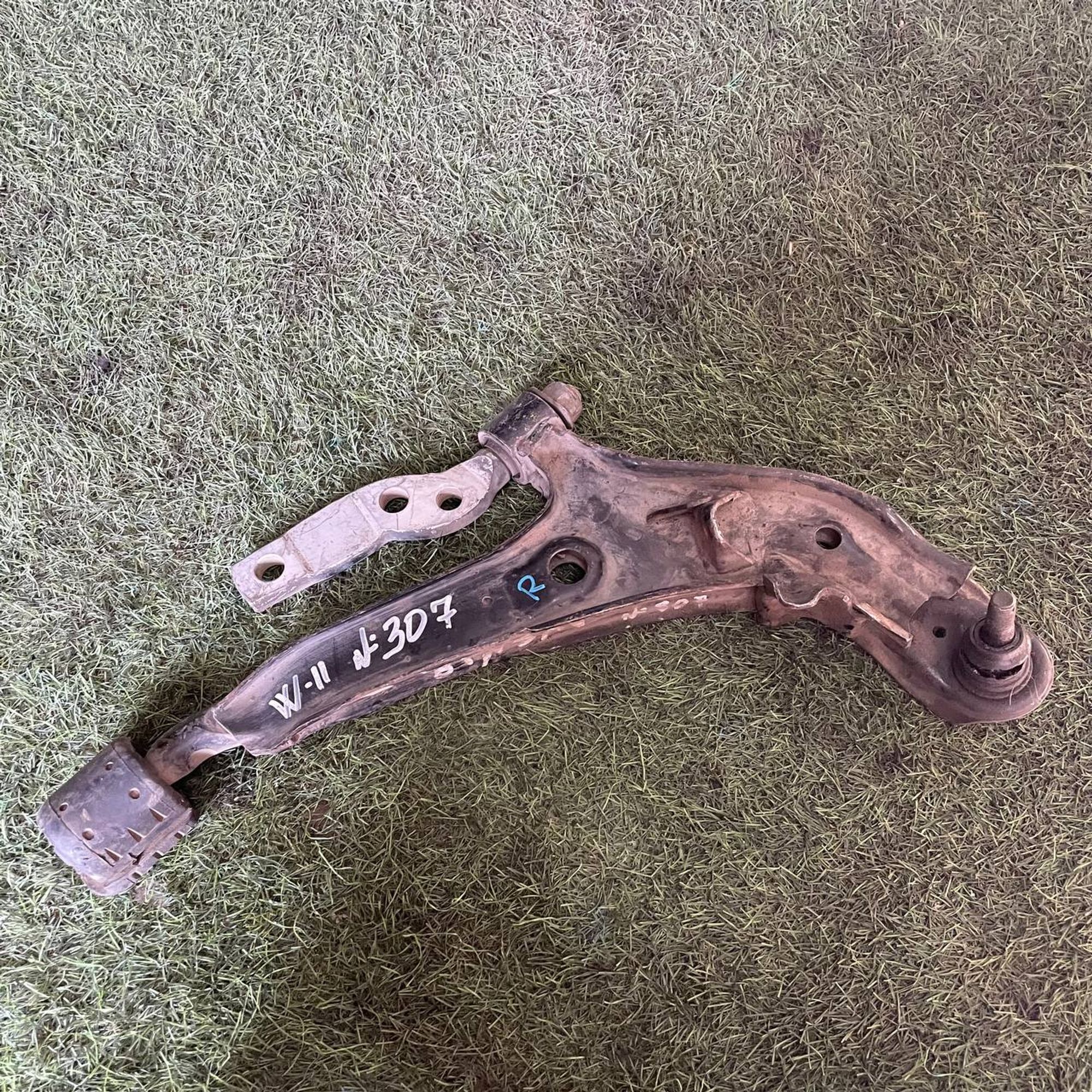 307 Рычаг передний правый нижний NISSAN AVENIR W11, 3500 рублей, Невинномысск