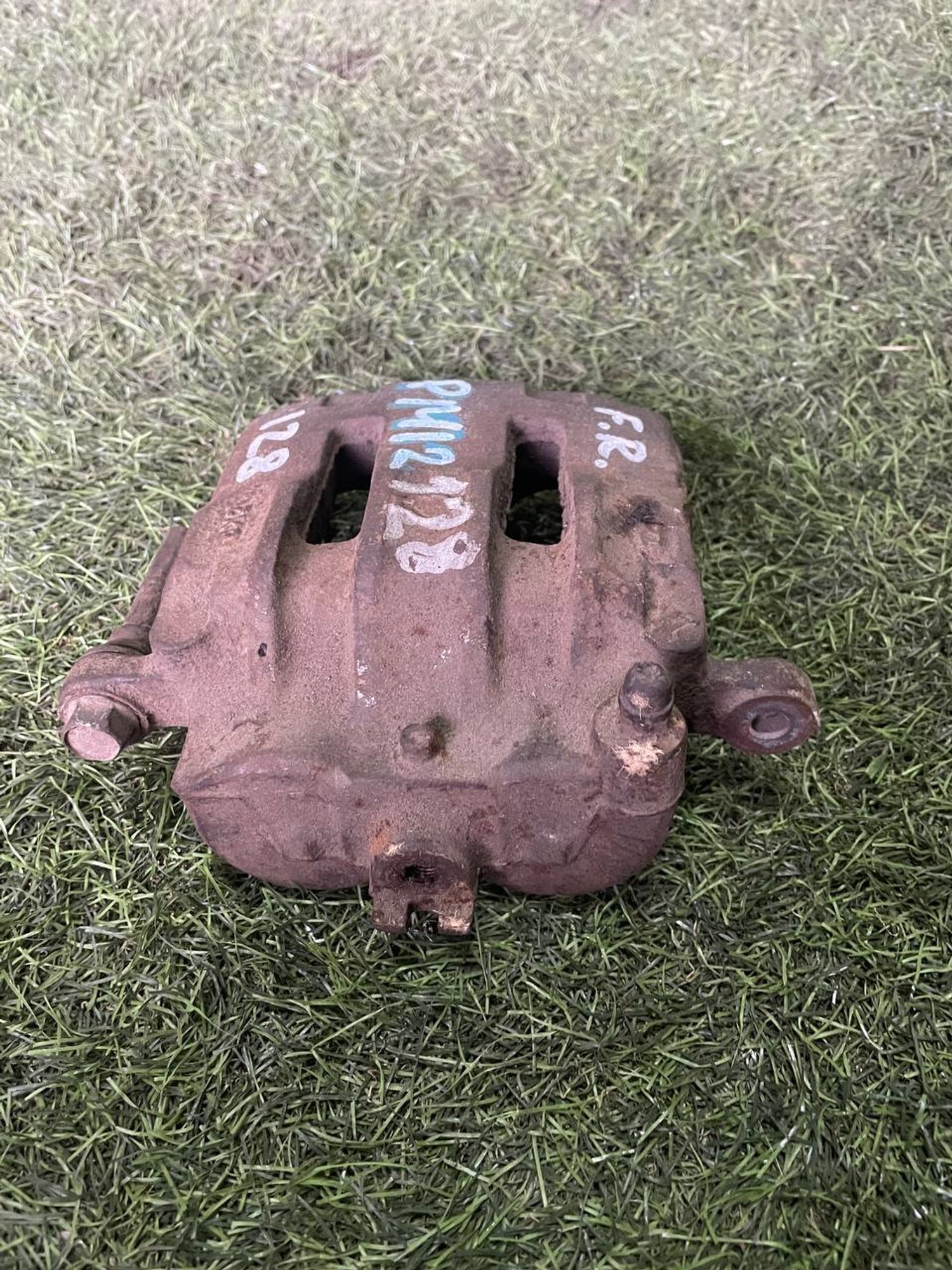 128 Суппорт тормозной передний правый Nissan PM12, 3000 рублей, Невинномысск