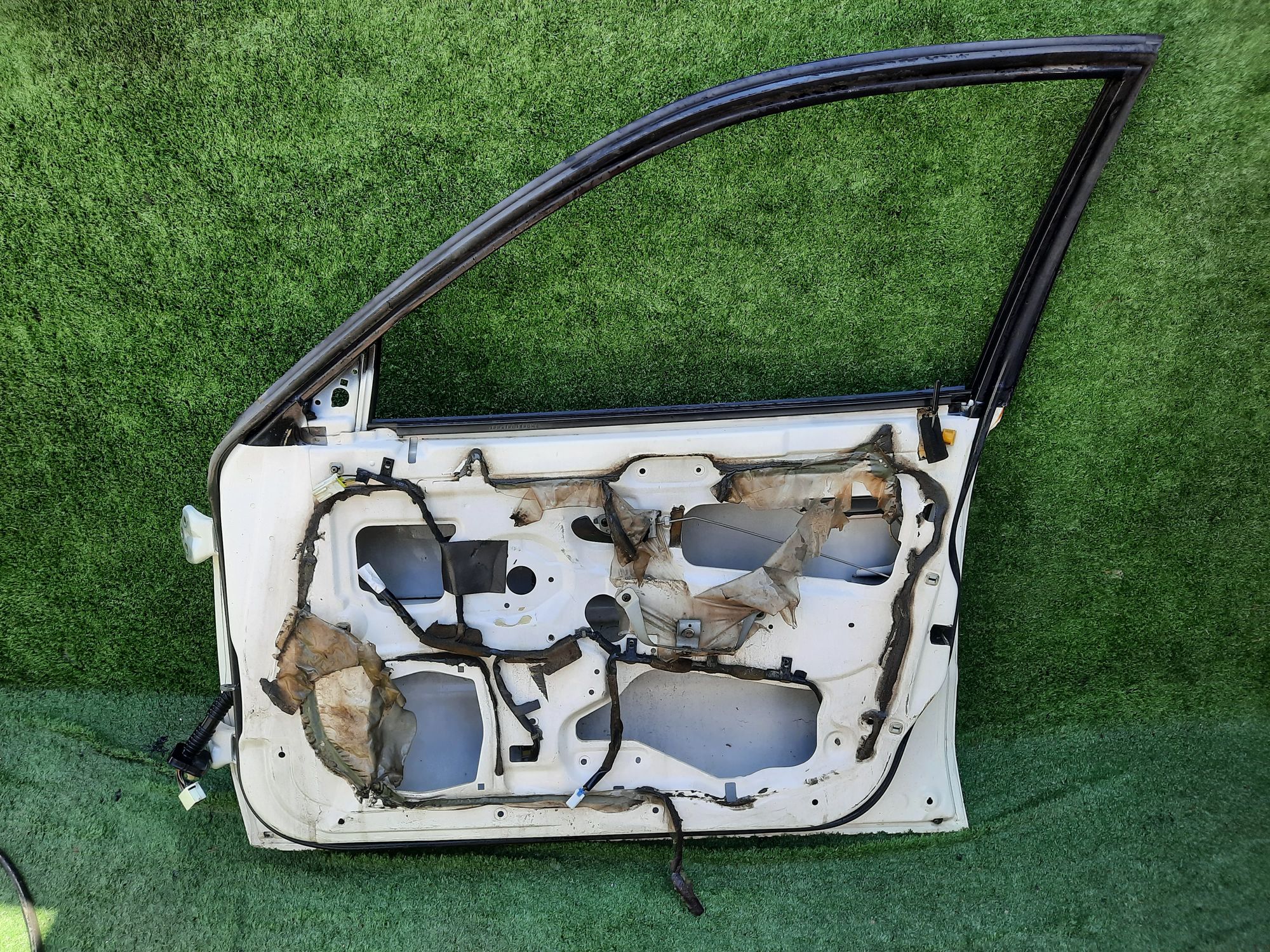 1477 дверь на MITSUBISHI CARISMA DA2A, 9500 рублей, Невинномысск