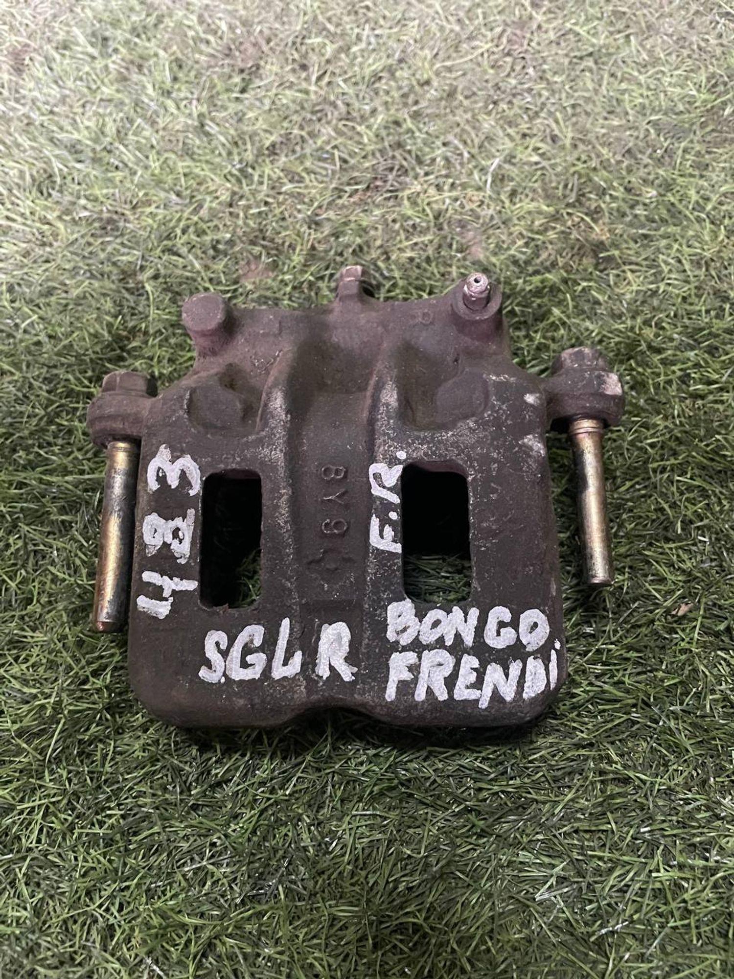 483 Суппорт тормозной передний правый MAZDA BONGO FRIENDEE SGLR, 3000 рублей, Невинномысск