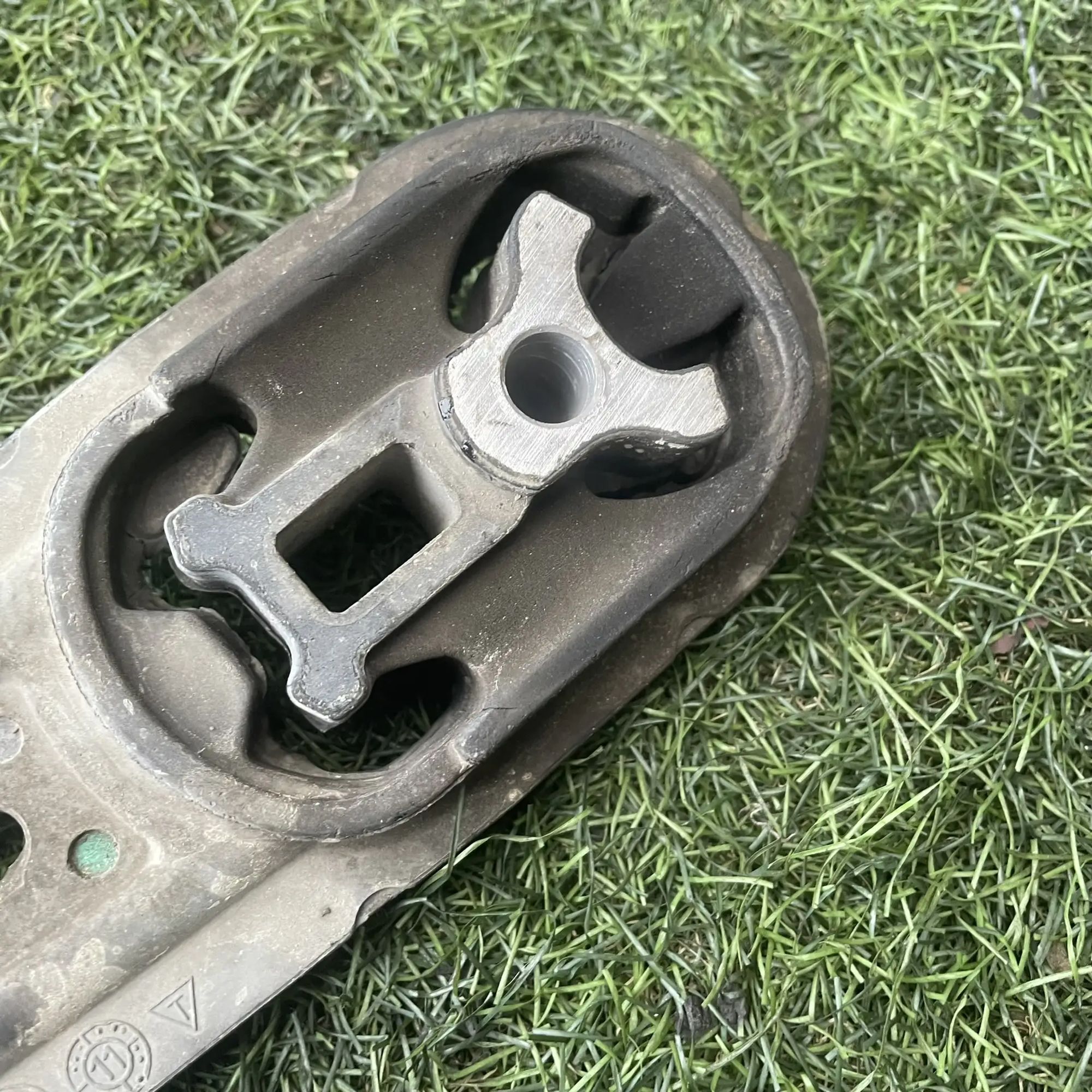 https://ycs.partsauto.market/partsauto-images/thmbs/userImages/772e461030aea93f4dbb6447c0f924d3/part/f3439f20-f519-4574-84cb-99df25c94a42_1776861301243.jpg