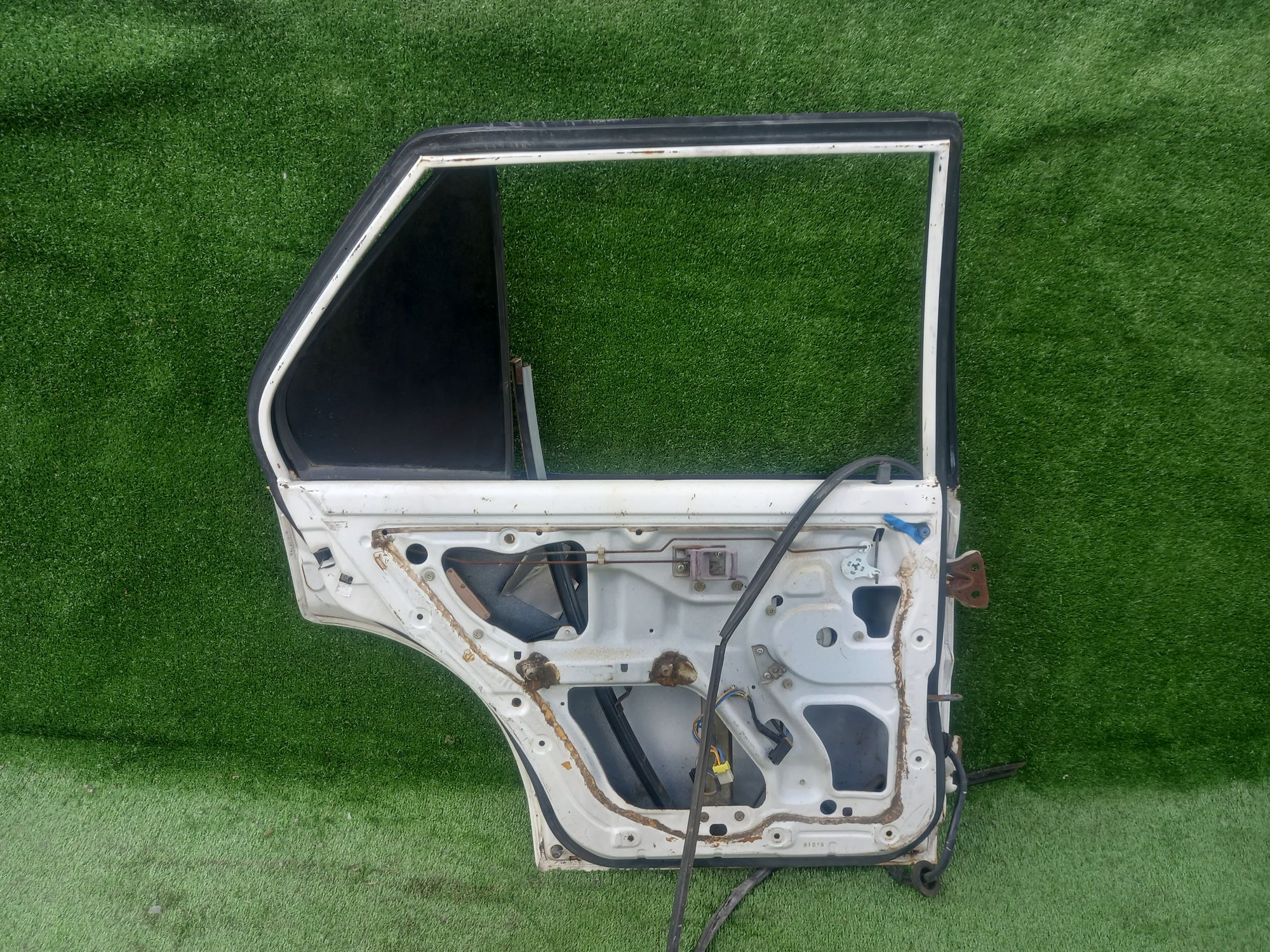 1435 дверь на NISSAN SUNNY FB13, 4500 рублей, Невинномысск