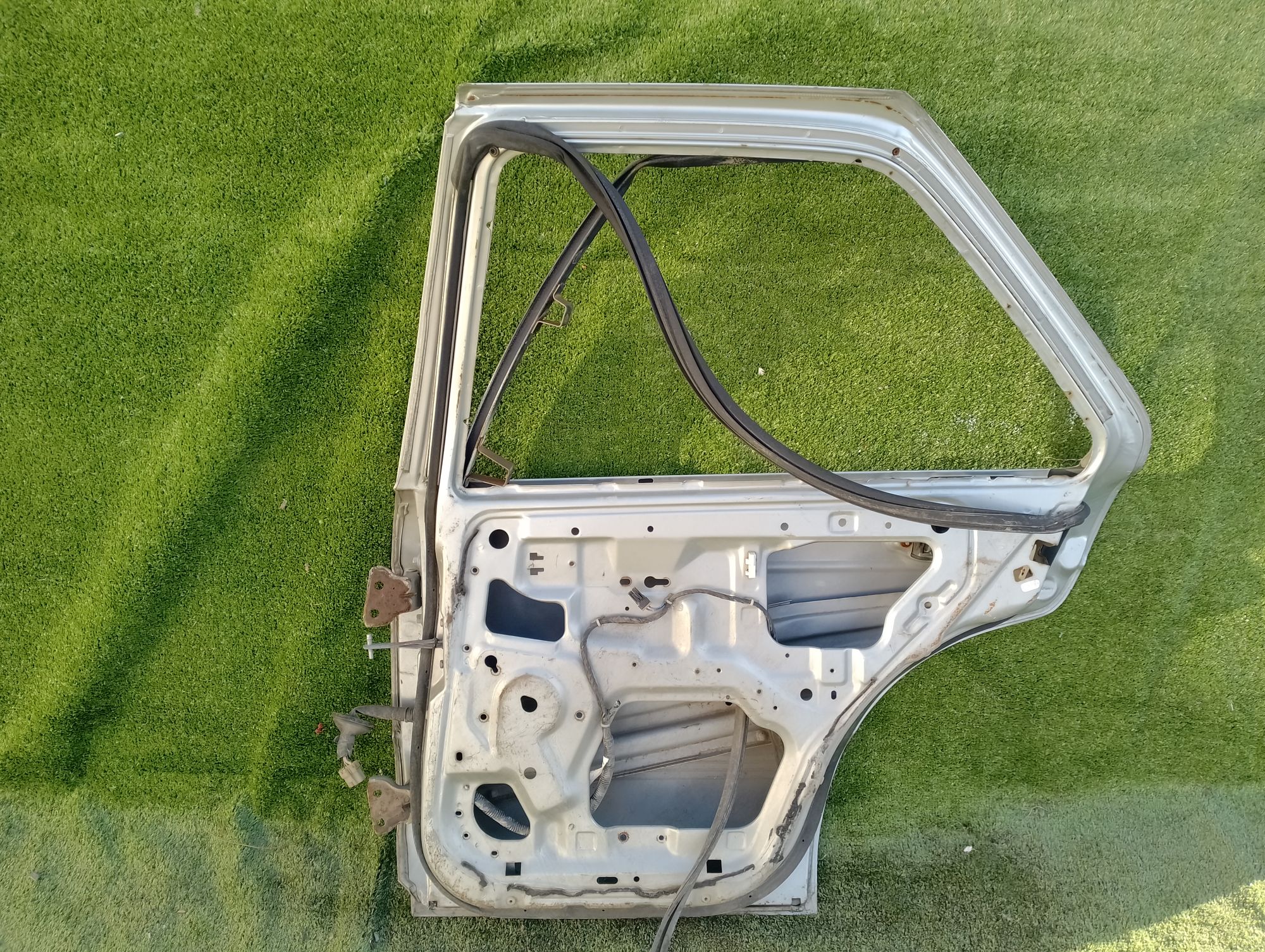 1084 дверь на NISSAN SUNNY FB13, 3000 рублей, Невинномысск