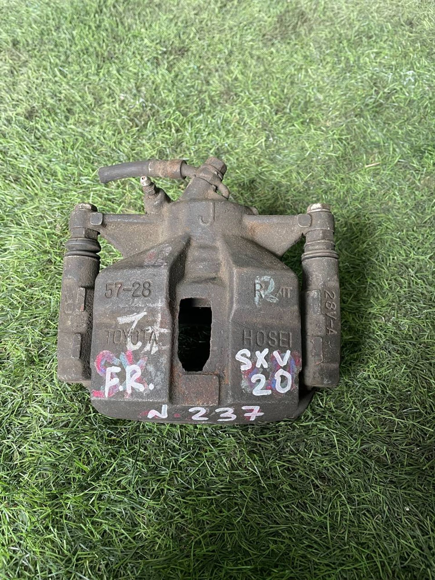 237 Суппорт тормозной передний правый TOYOTA SXV20, 3000 рублей, Невинномысск