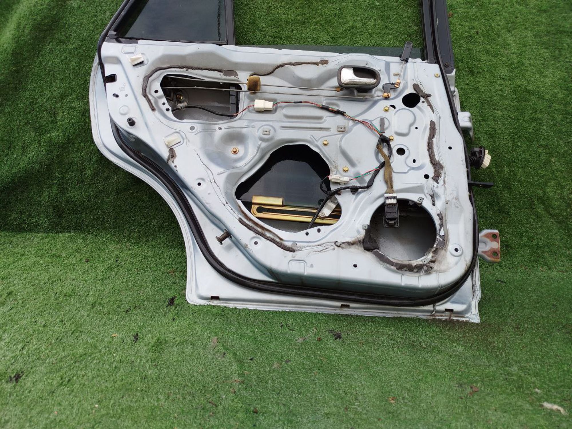 1706 дверь на MAZDA FAMILIA, 7000 рублей, Невинномысск