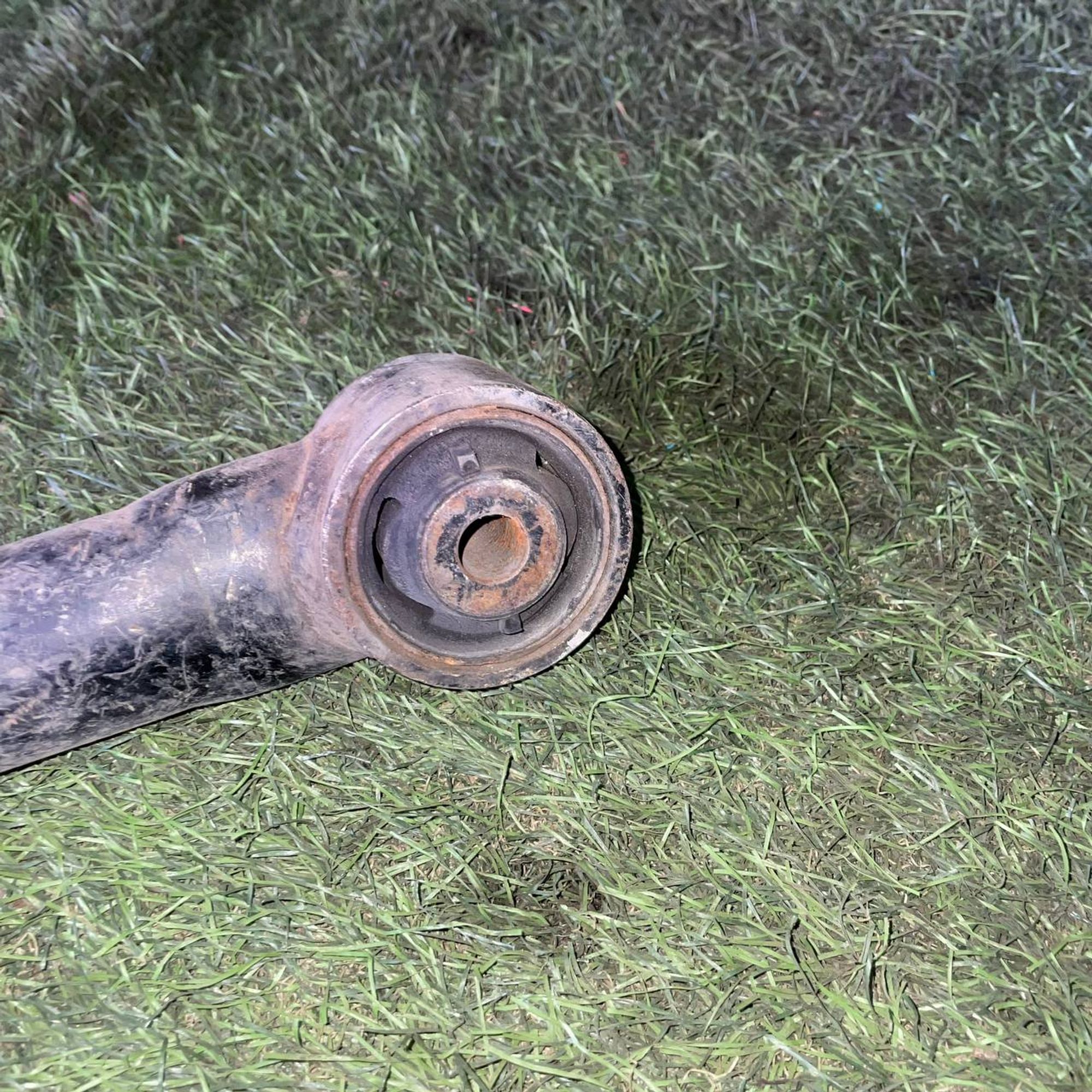 109 Рычаг задний правый нижний Mazda Bongo SGLW, 2000 рублей, Невинномысск