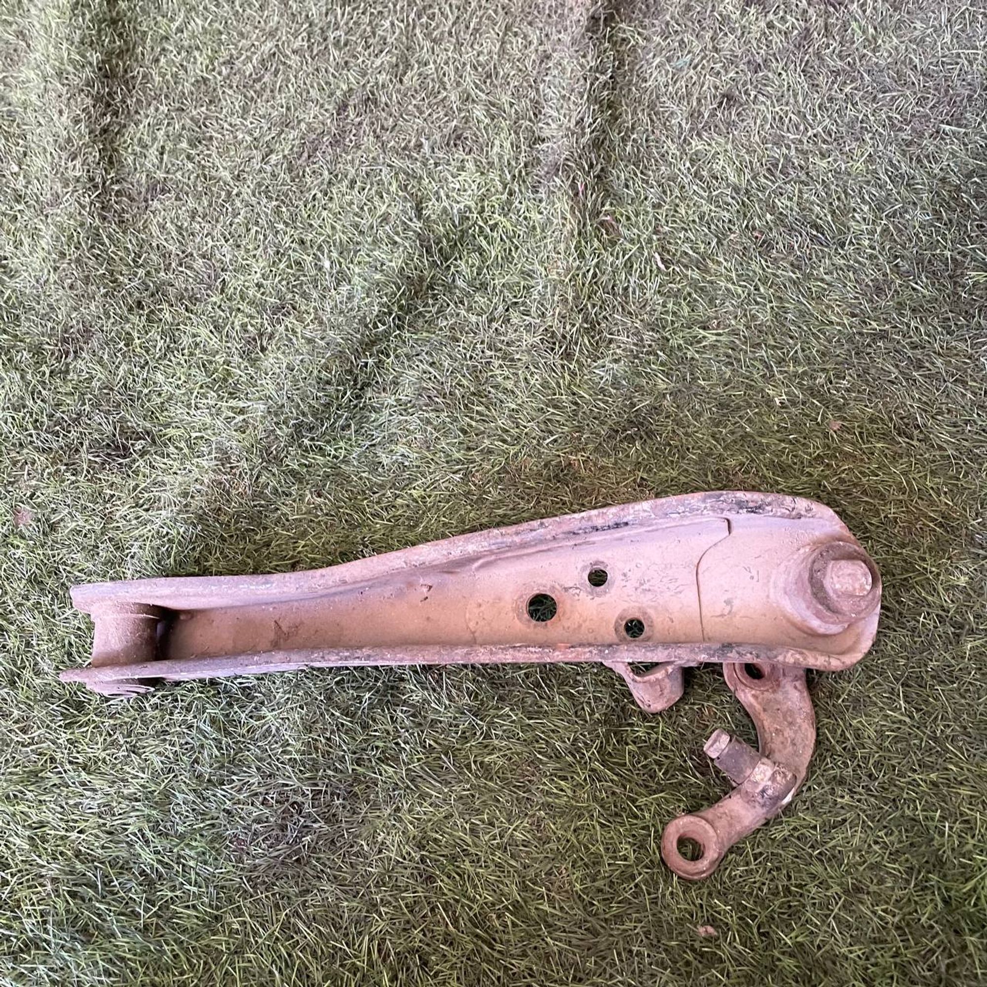 47 Рычаг передний левый нижний Nissan Laurel, 4500 рублей, Невинномысск