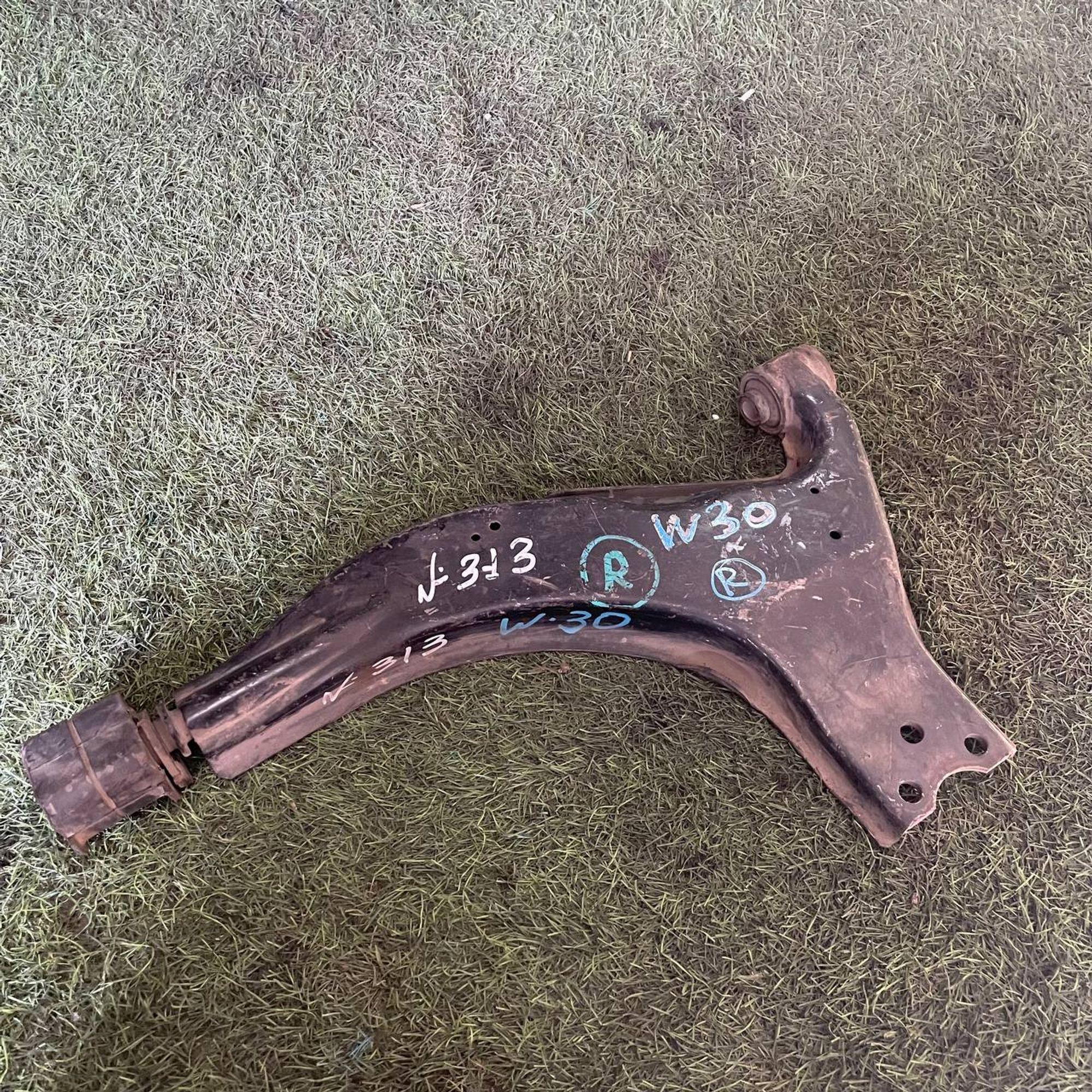 313 Рычаг передний левый нижний NISSAN LARGO W30, 2500 рублей, Невинномысск