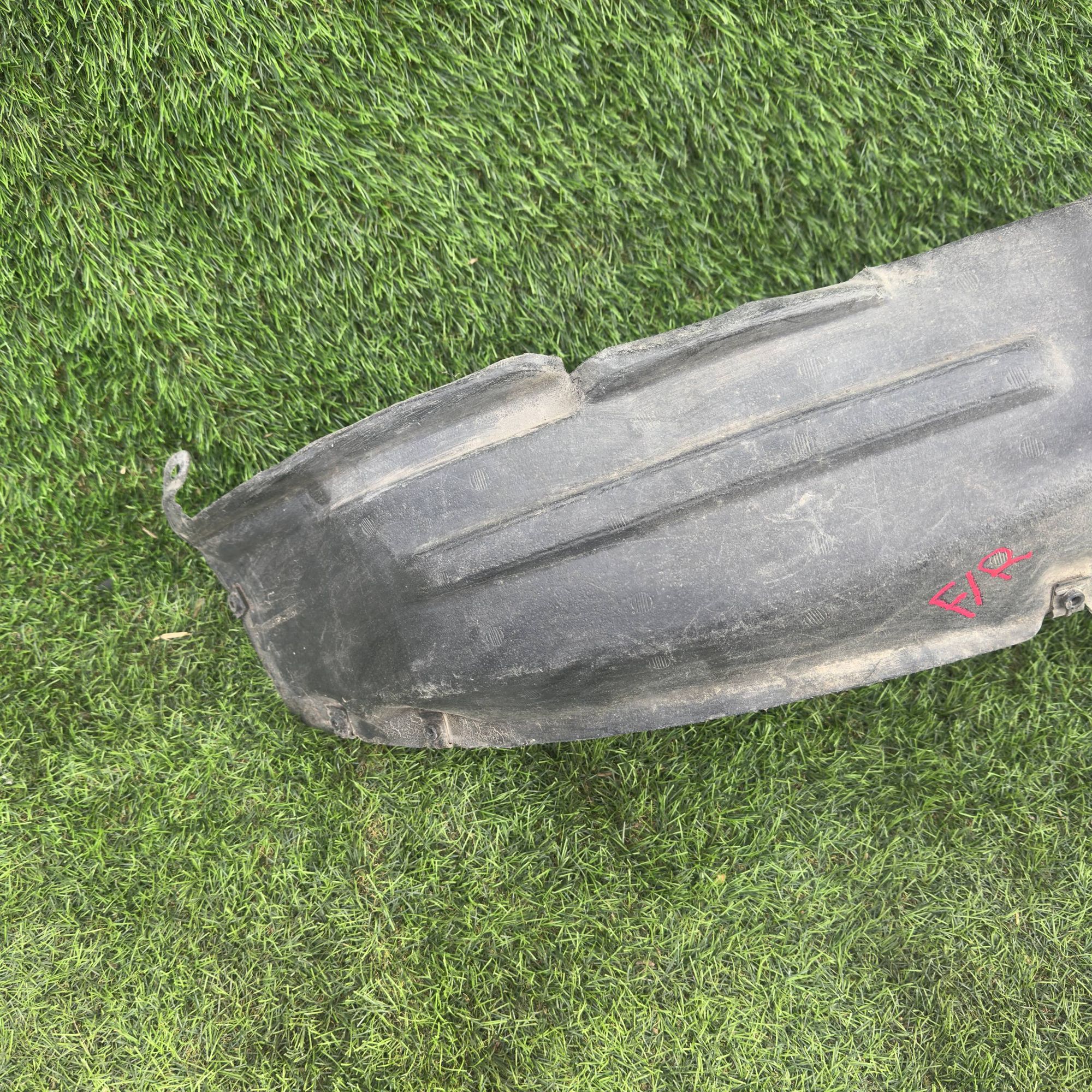 329 Подкрылок передний правый MITSUBISHI CHARIOT N84W, 2000 рублей, Невинномысск