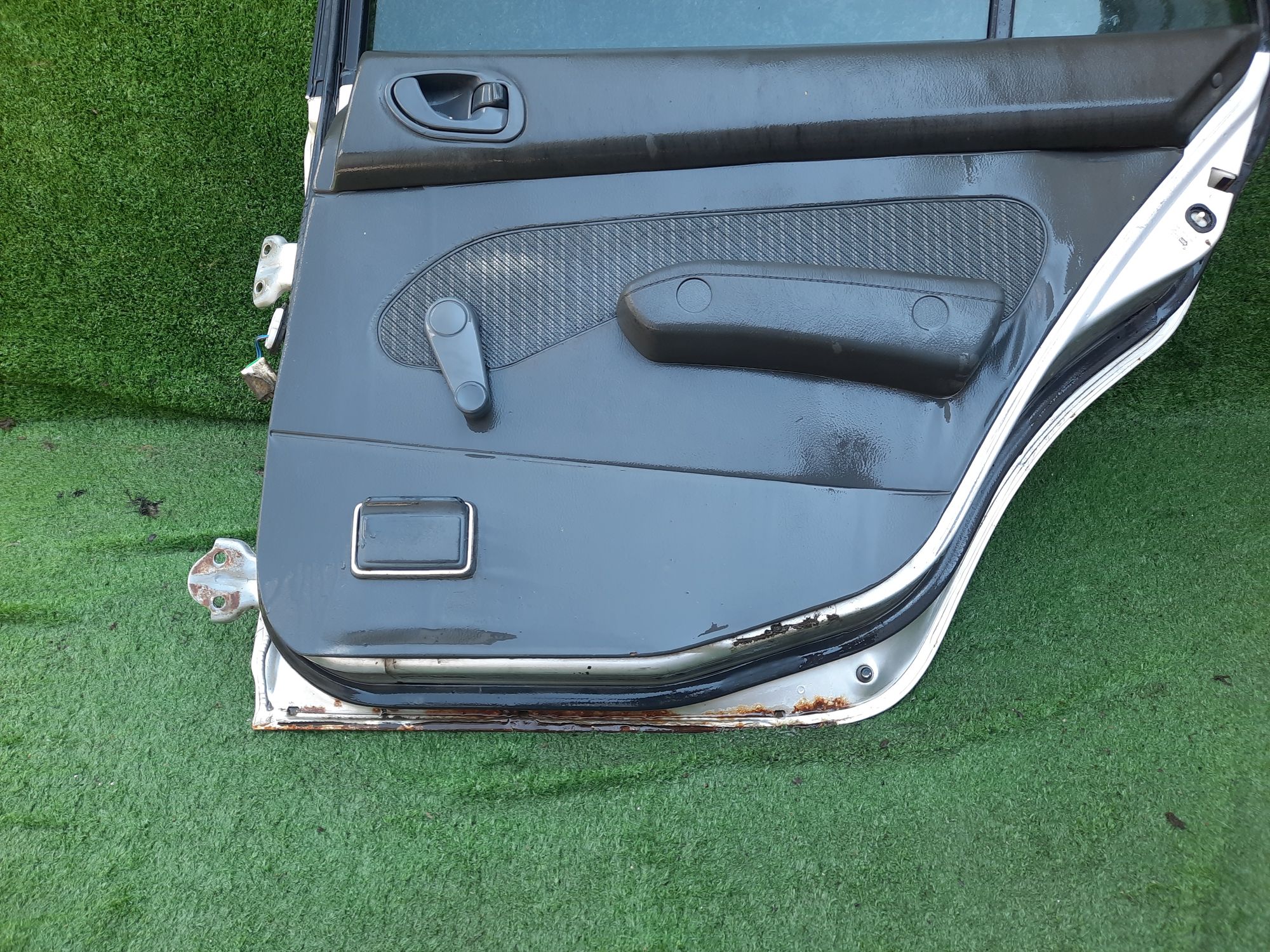 2121 дверь на MITSUBISHI GALANT E55A, 4000 рублей, Невинномысск