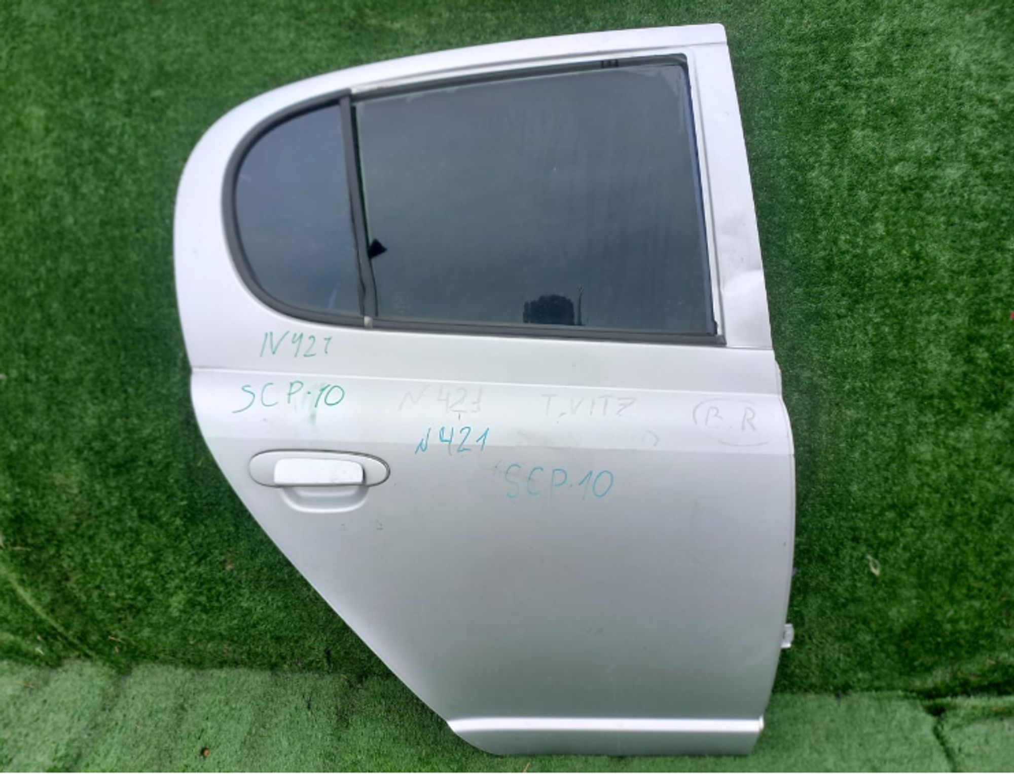 421 дверь на TOYOTA VITZ SCP10, 9500 рублей, Невинномысск