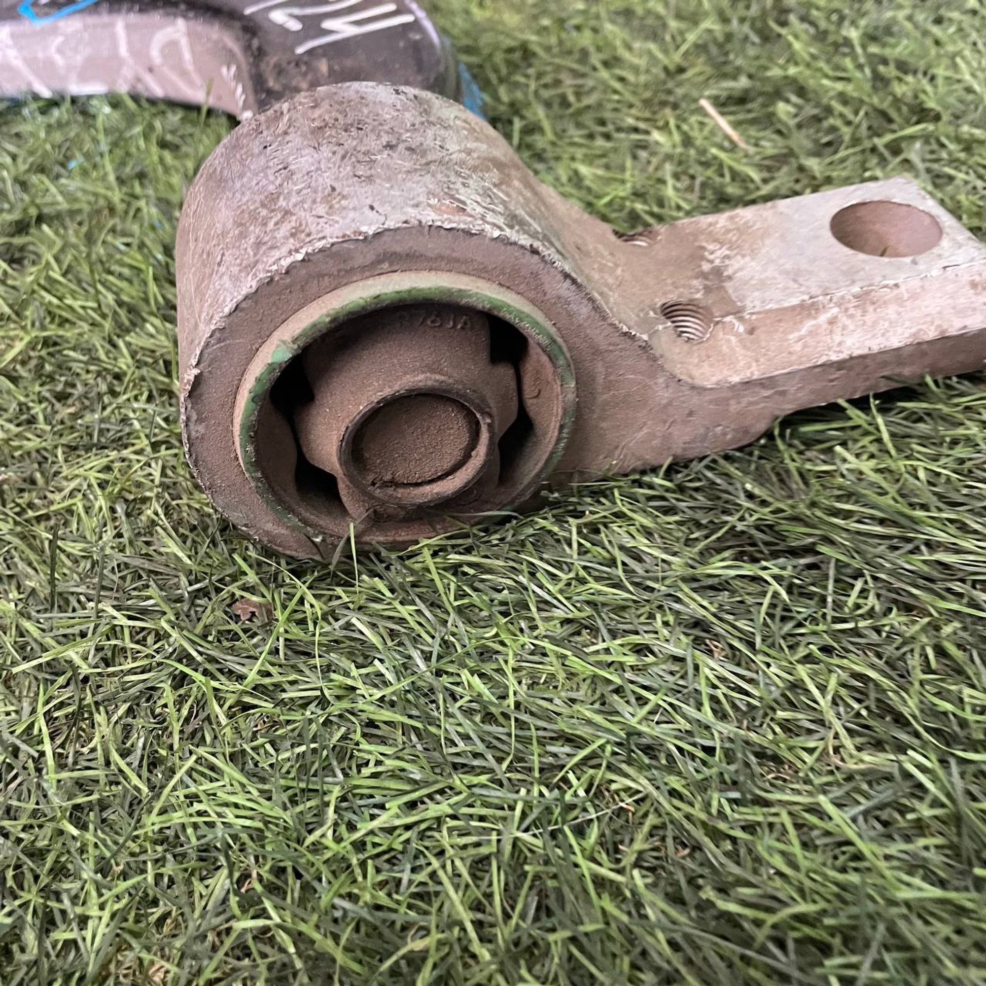 424 Рычаг передний правый нижний MAZDA DEMIO DY3W, 1 рублей, Невинномысск