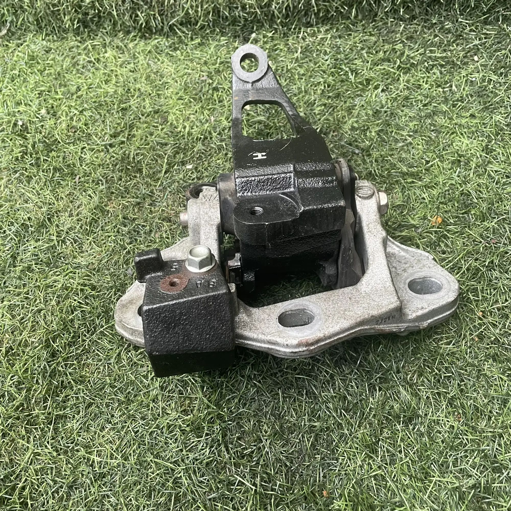 https://ycs.partsauto.market/partsauto-images/thmbs/userImages/772e461030aea93f4dbb6447c0f924d3/part/fbfbb4b4-a715-42b8-b3d1-c0c9eaa7d155_1776864145645.jpg