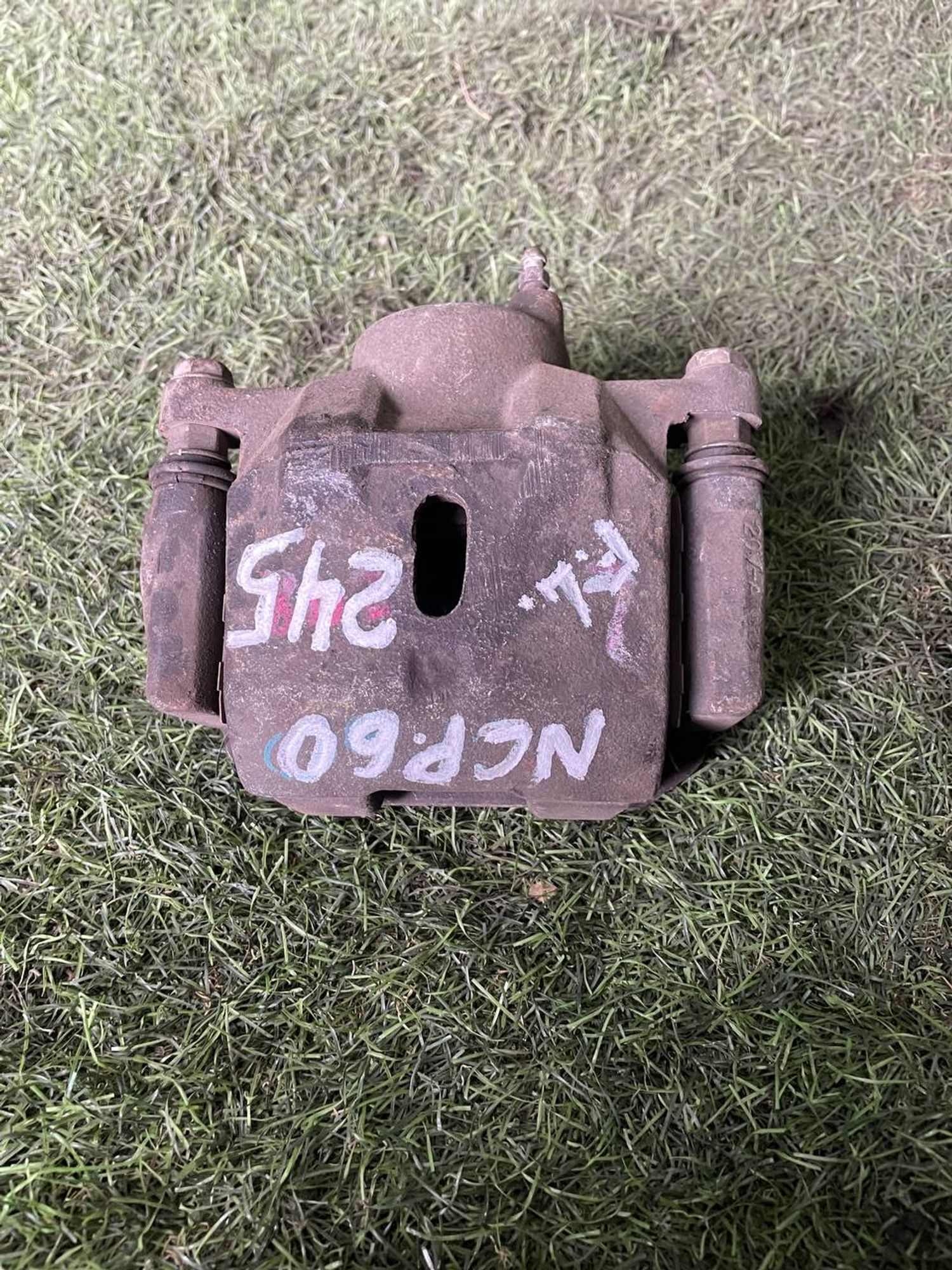 245 Суппорт тормозной передний левый TOYOTA IST NCP60, 3000 рублей, Невинномысск