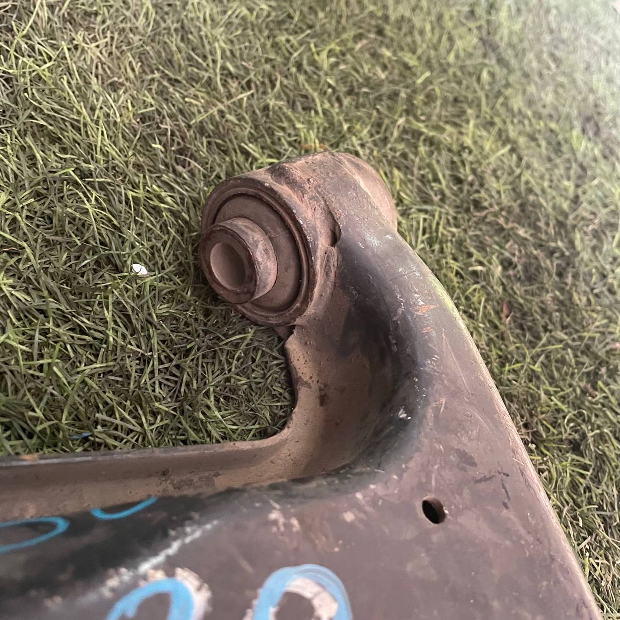 313 Рычаг передний левый нижний NISSAN LARGO W30, 2500 рублей, Невинномысск