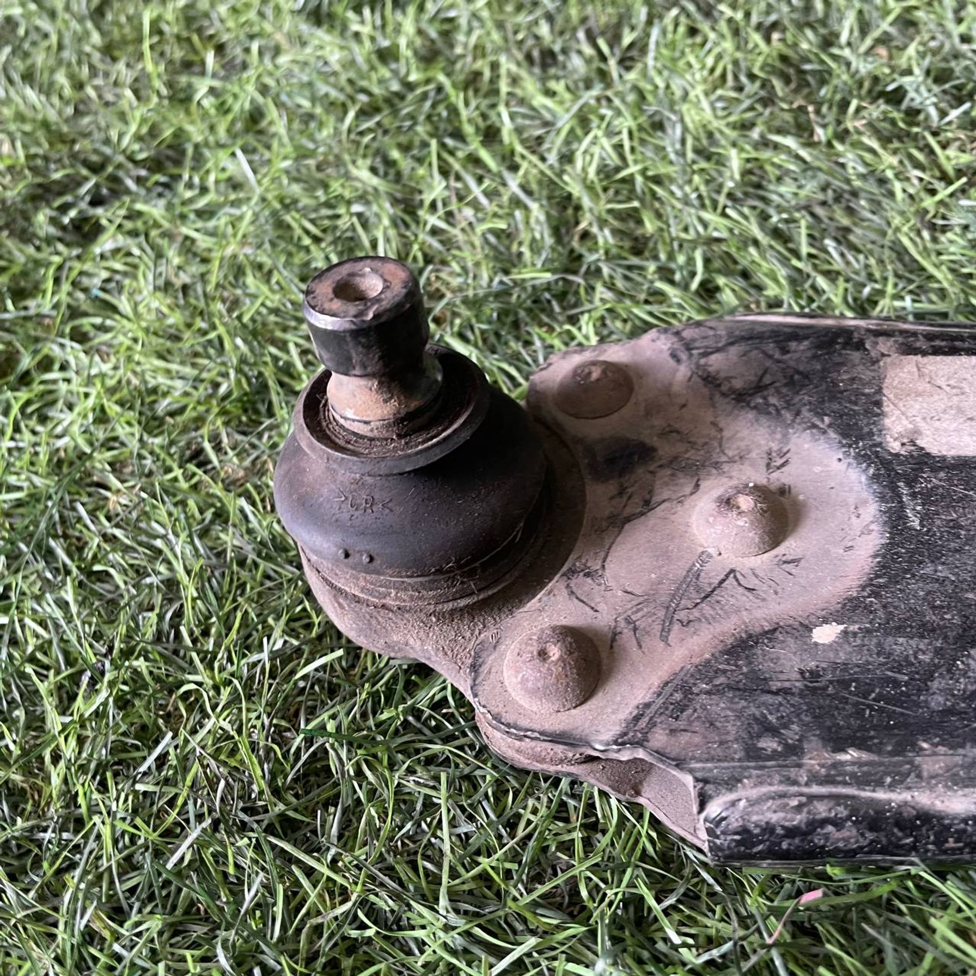 424 Рычаг передний правый нижний MAZDA DEMIO DY3W, 1 рублей, Невинномысск