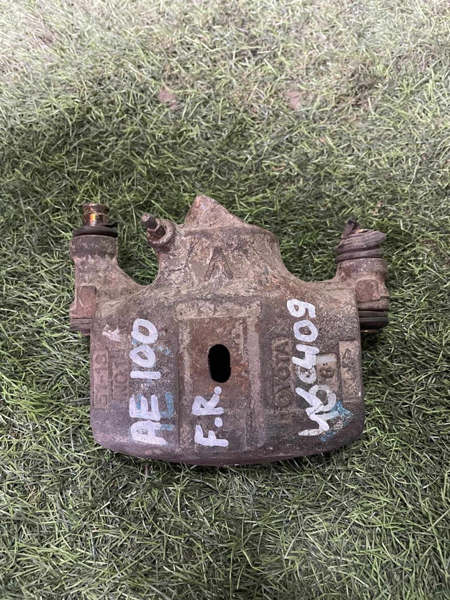 409 Суппорт тормозной передний правый TOYOTA SPRINTER AE100, 3000 рублей, Невинномысск