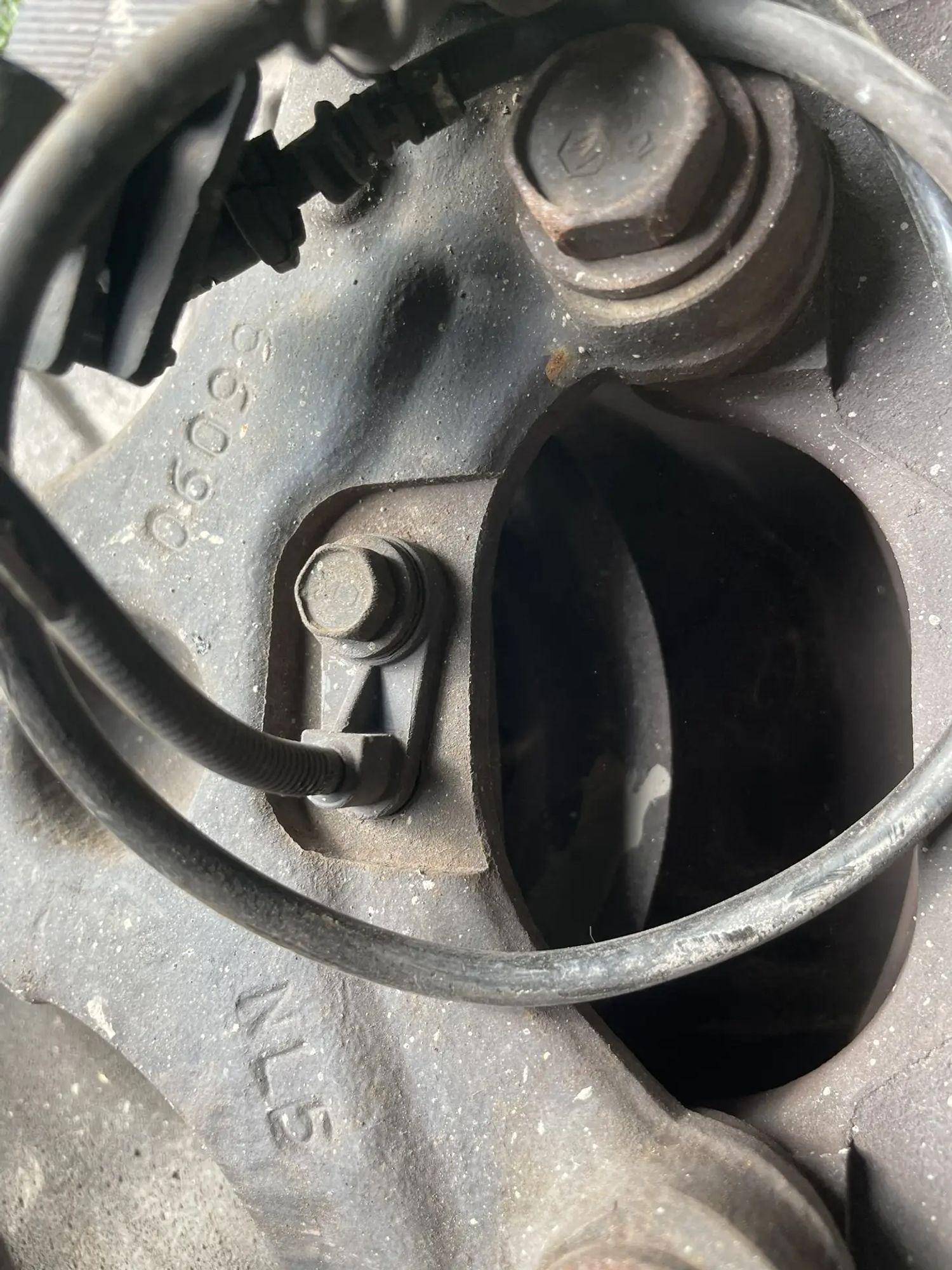 1377 Ступица передняя правая Chrysler 300C 3.5 2006, 10000 рублей, Невинномысск